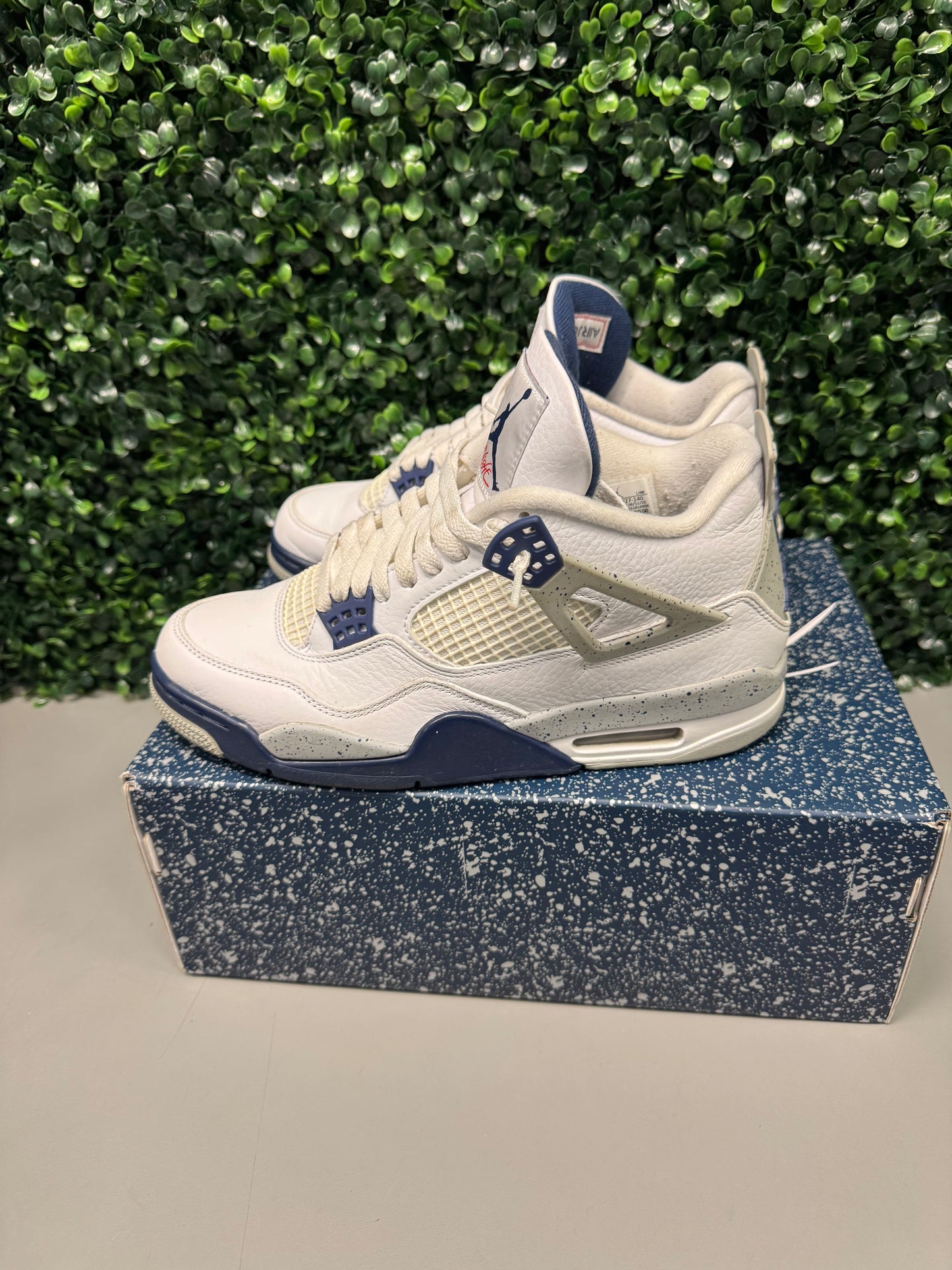 Jordan 4 Midnight Navy Size 8.5 Preowned