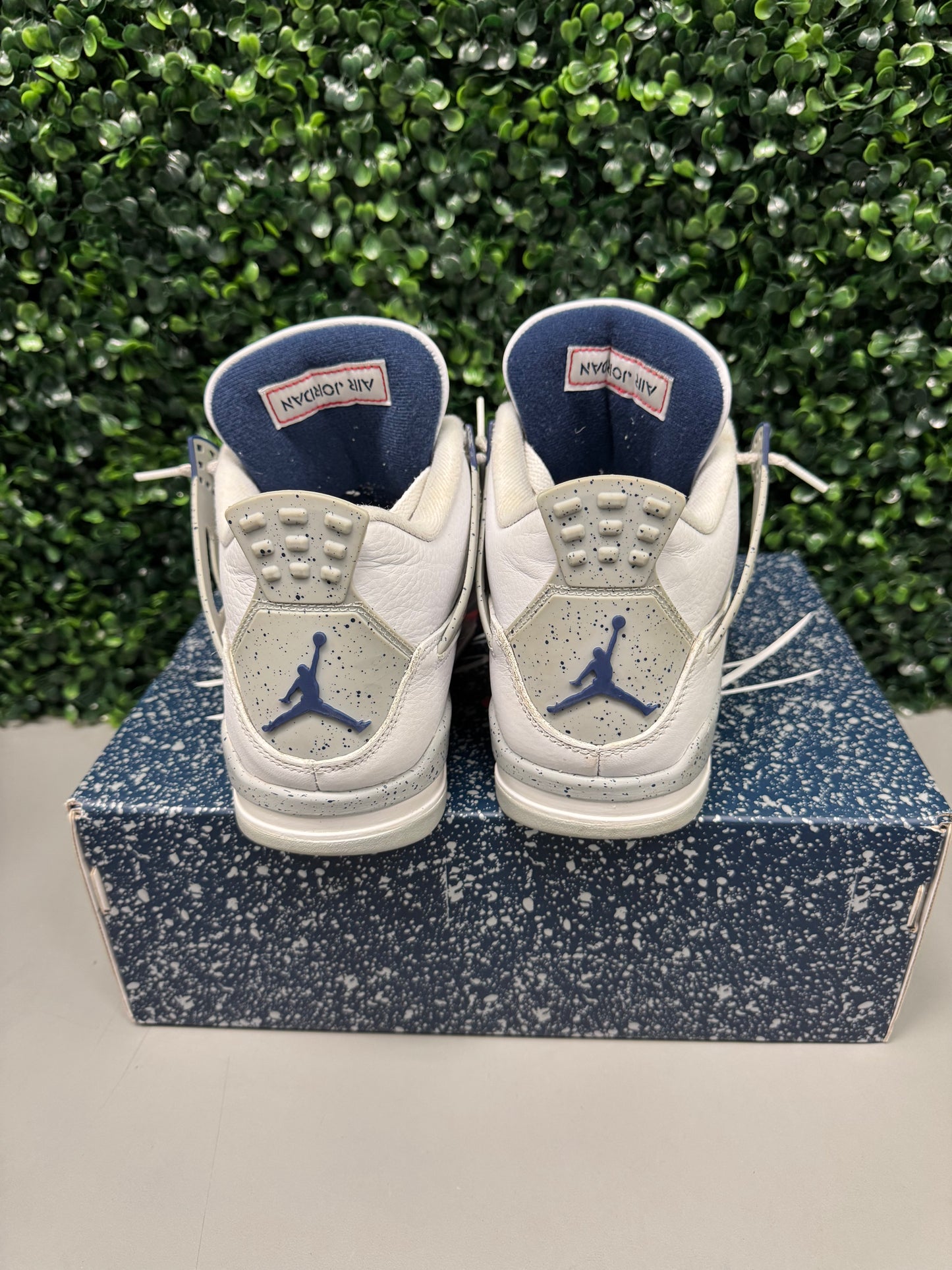 Jordan 4 Midnight Navy Size 8.5 Preowned