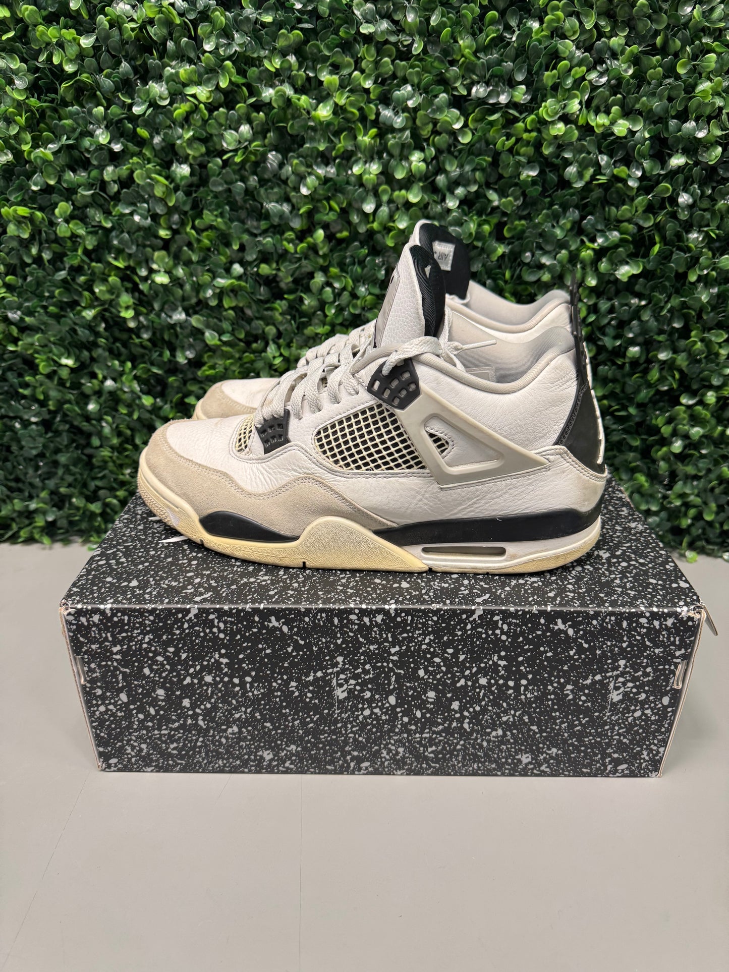 Jordan 4 "Military Black" Size 11 Preowned