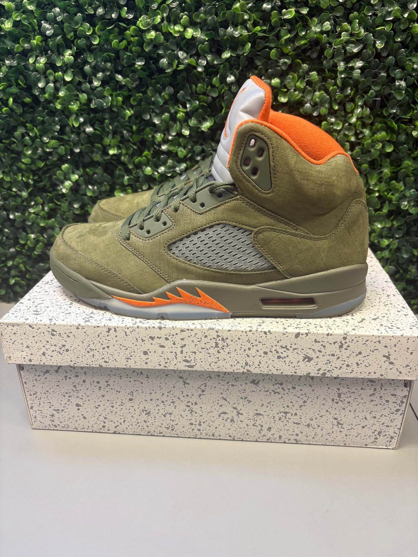 Jordan 5 "Olive" Size 10 Preowned