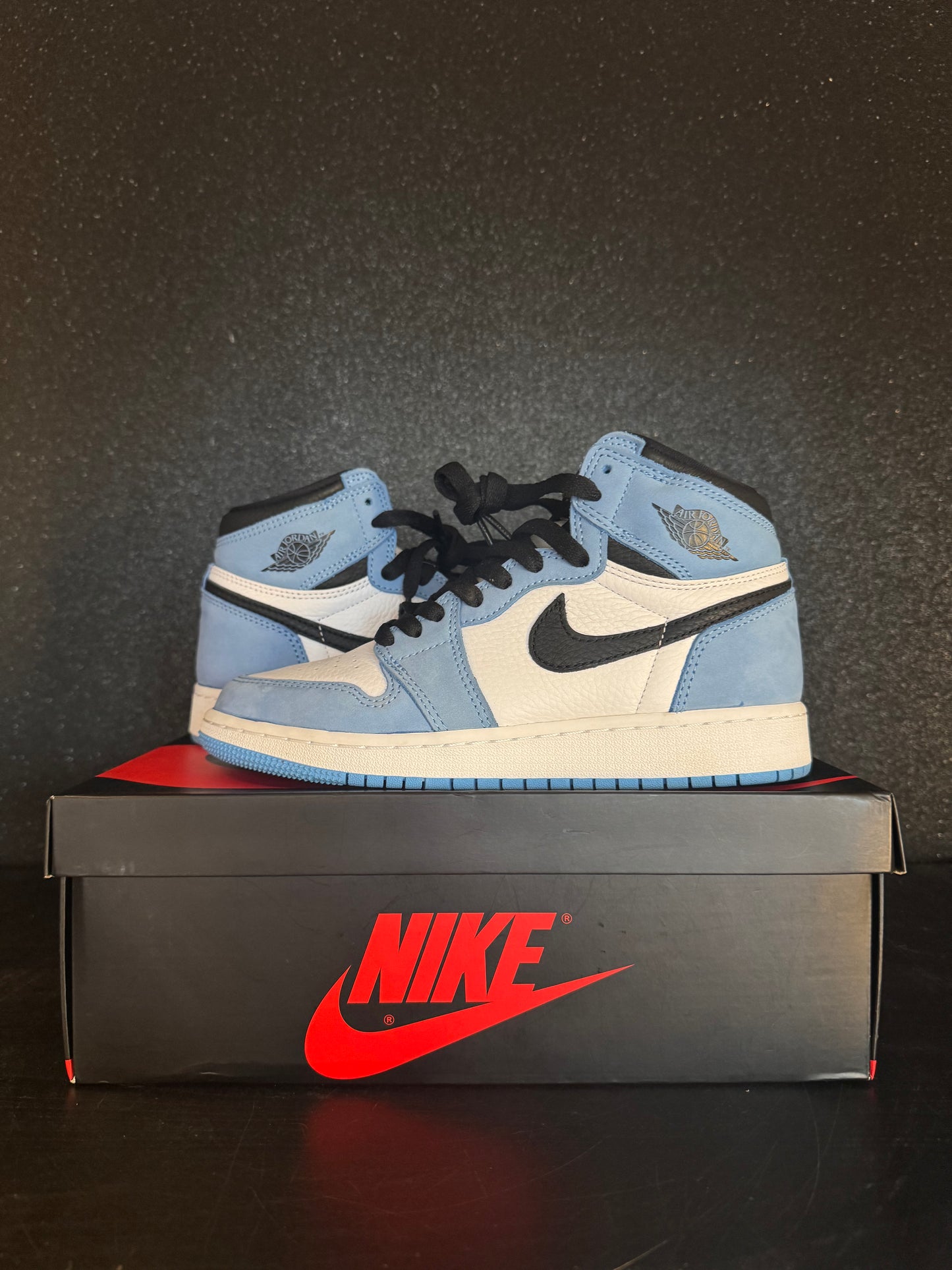 Jordan 1 Retro High 'University Blue' Size 5.5 Preowned with box