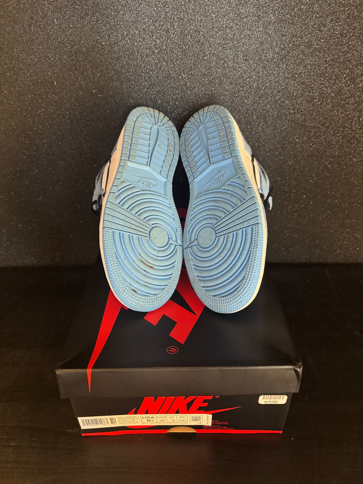 Jordan 1 Retro High 'University Blue' Size 5.5 Preowned with box