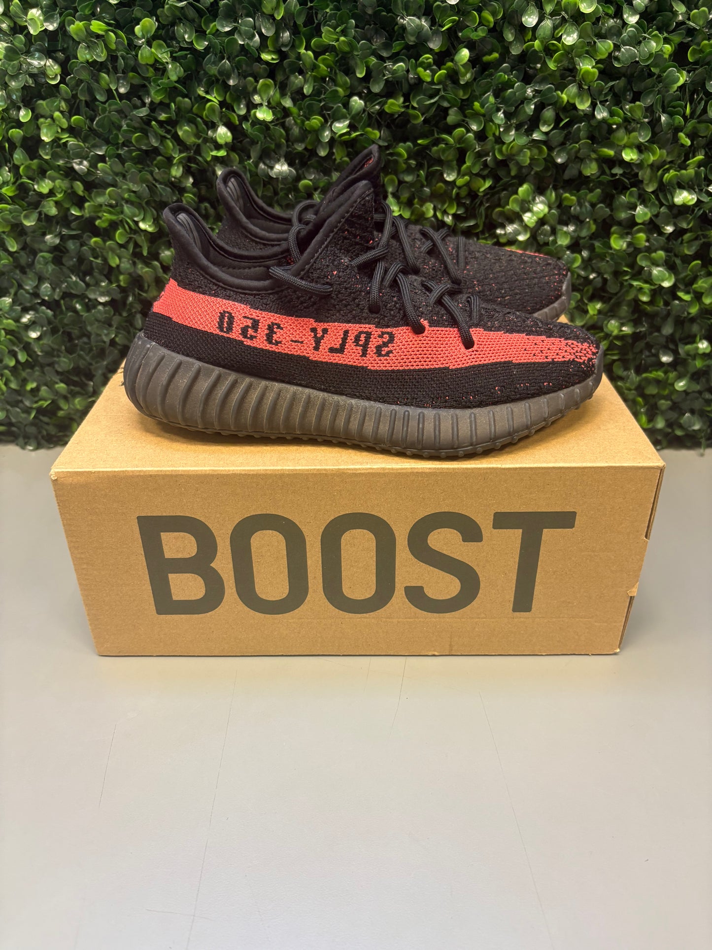 Yeezy 350 "Core Red" Size 4M / 5.5W Preowned