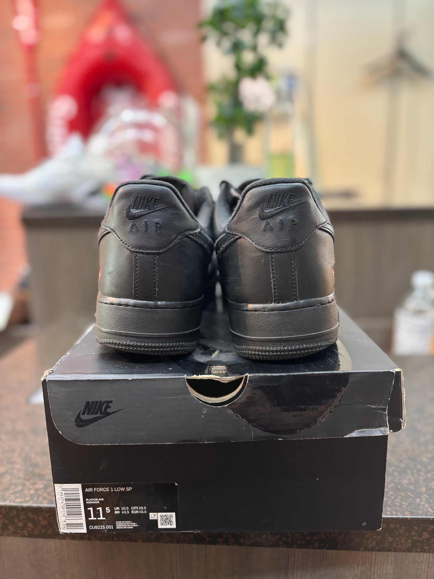 Nike Air Force 1 x Supreme "Black" Size 11.5 Pre Owned