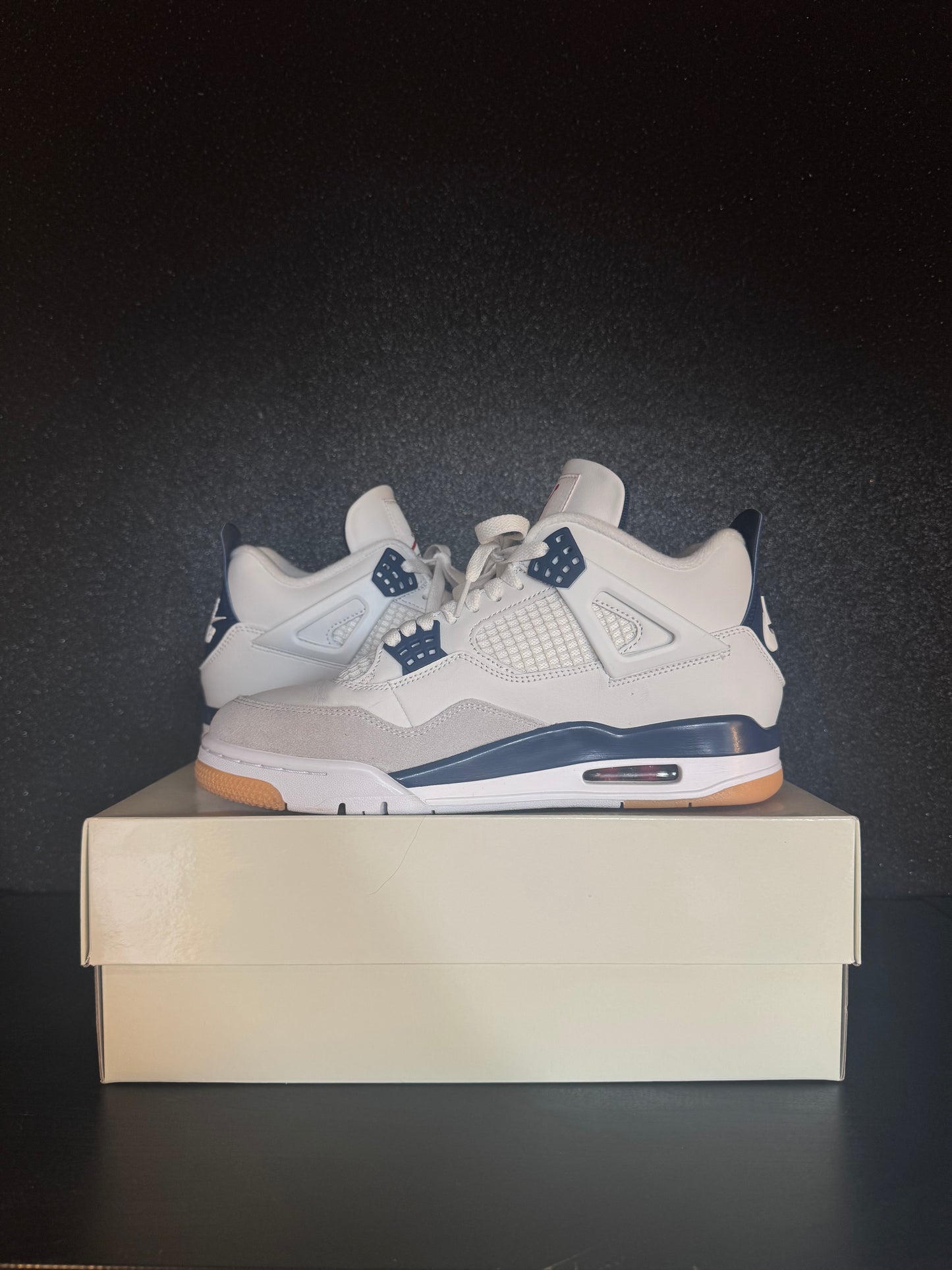 Jordan 4 'Navy' Size 9 Preowned with box