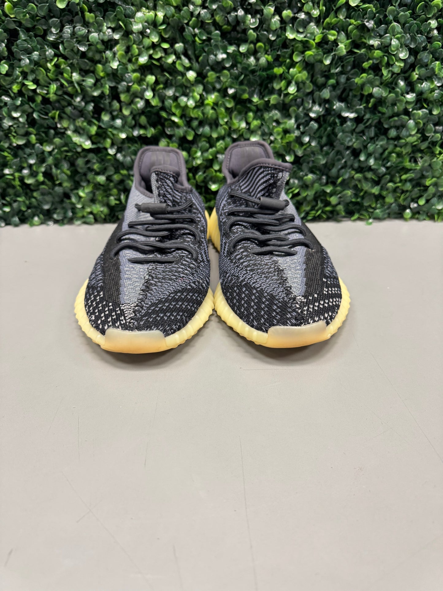 Yeezy 350 "Carbon" Size 9 Preowned