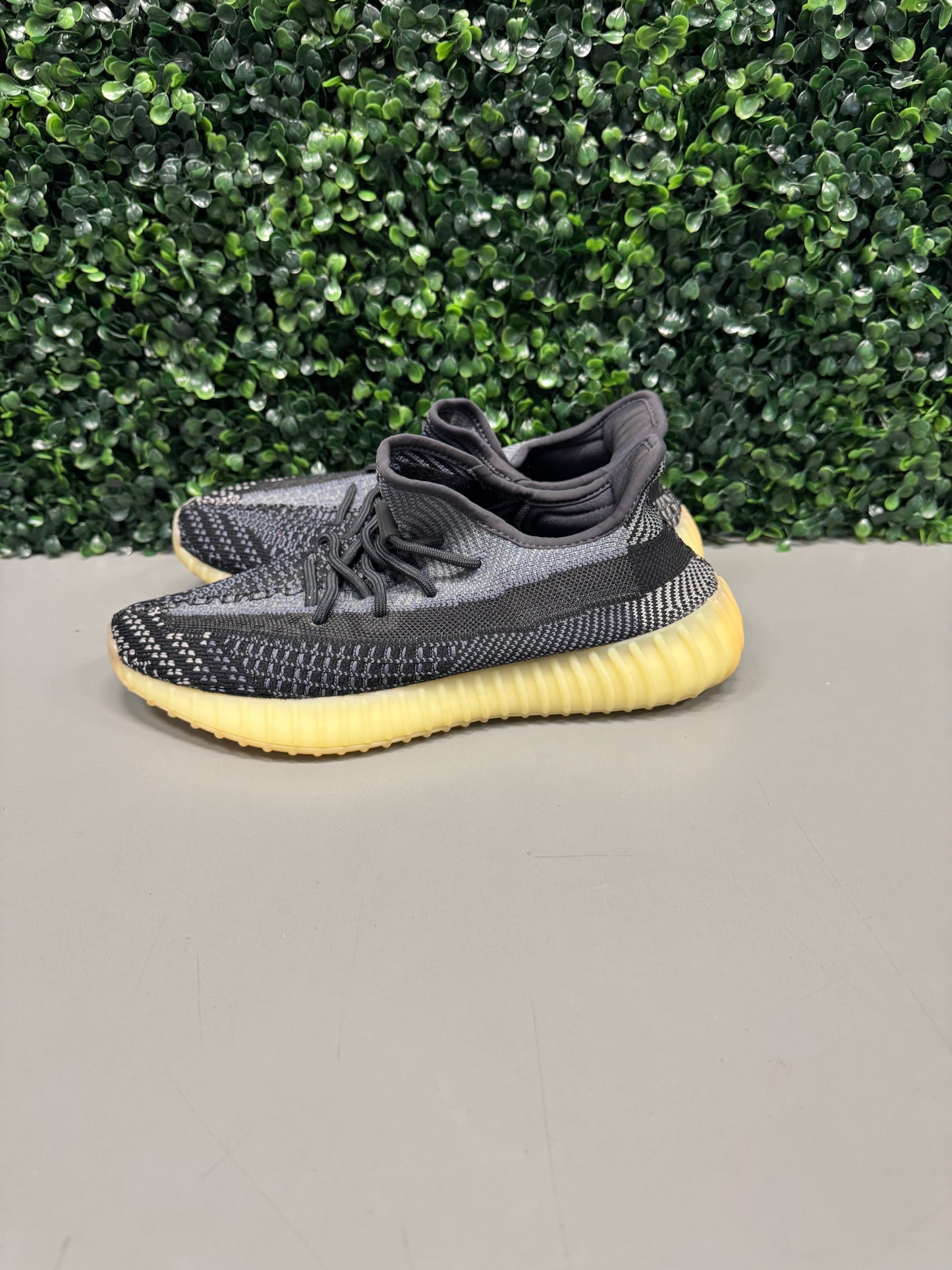 Yeezy 350 "Carbon" Size 9 Preowned