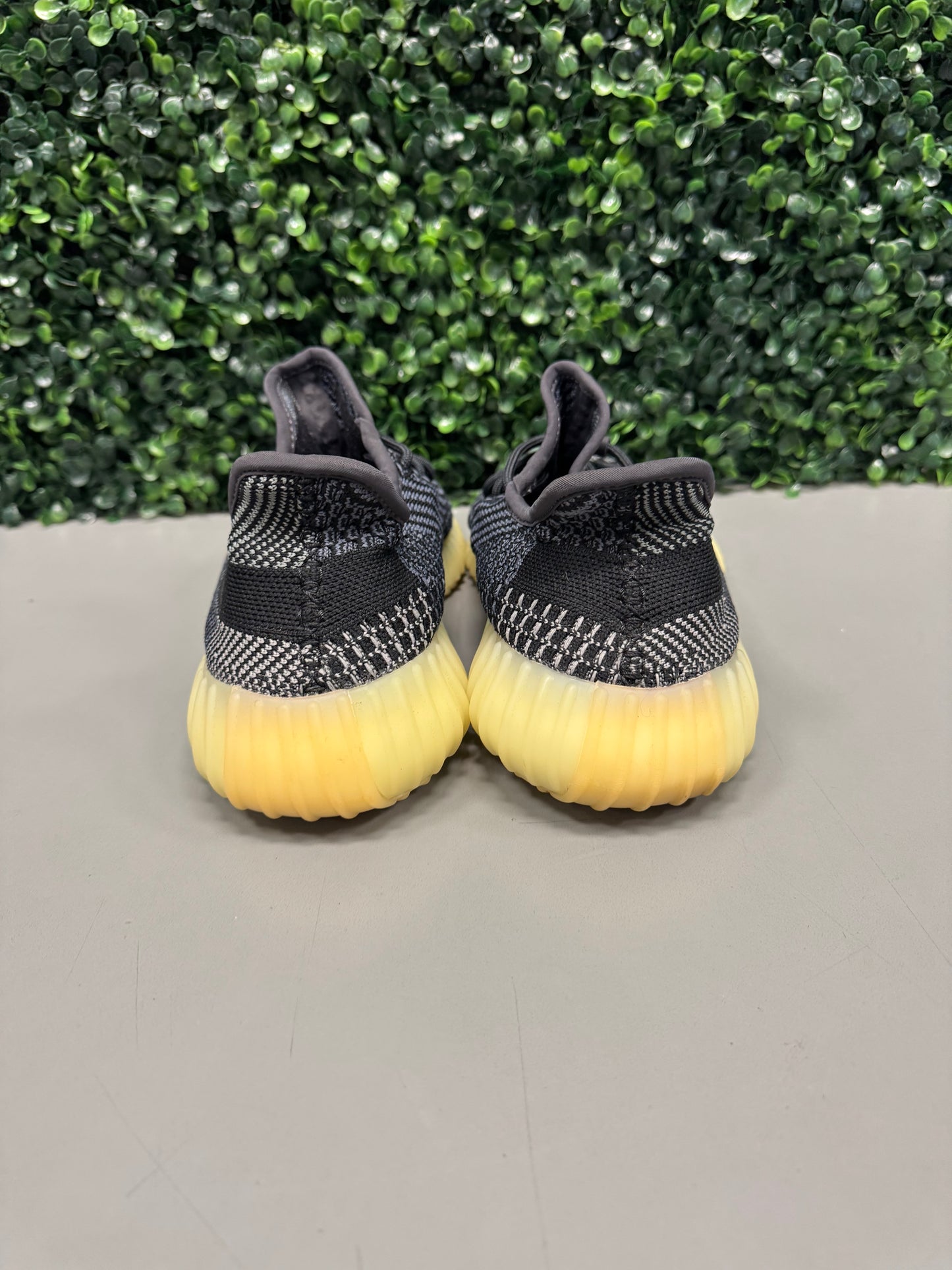 Yeezy 350 "Carbon" Size 9 Preowned