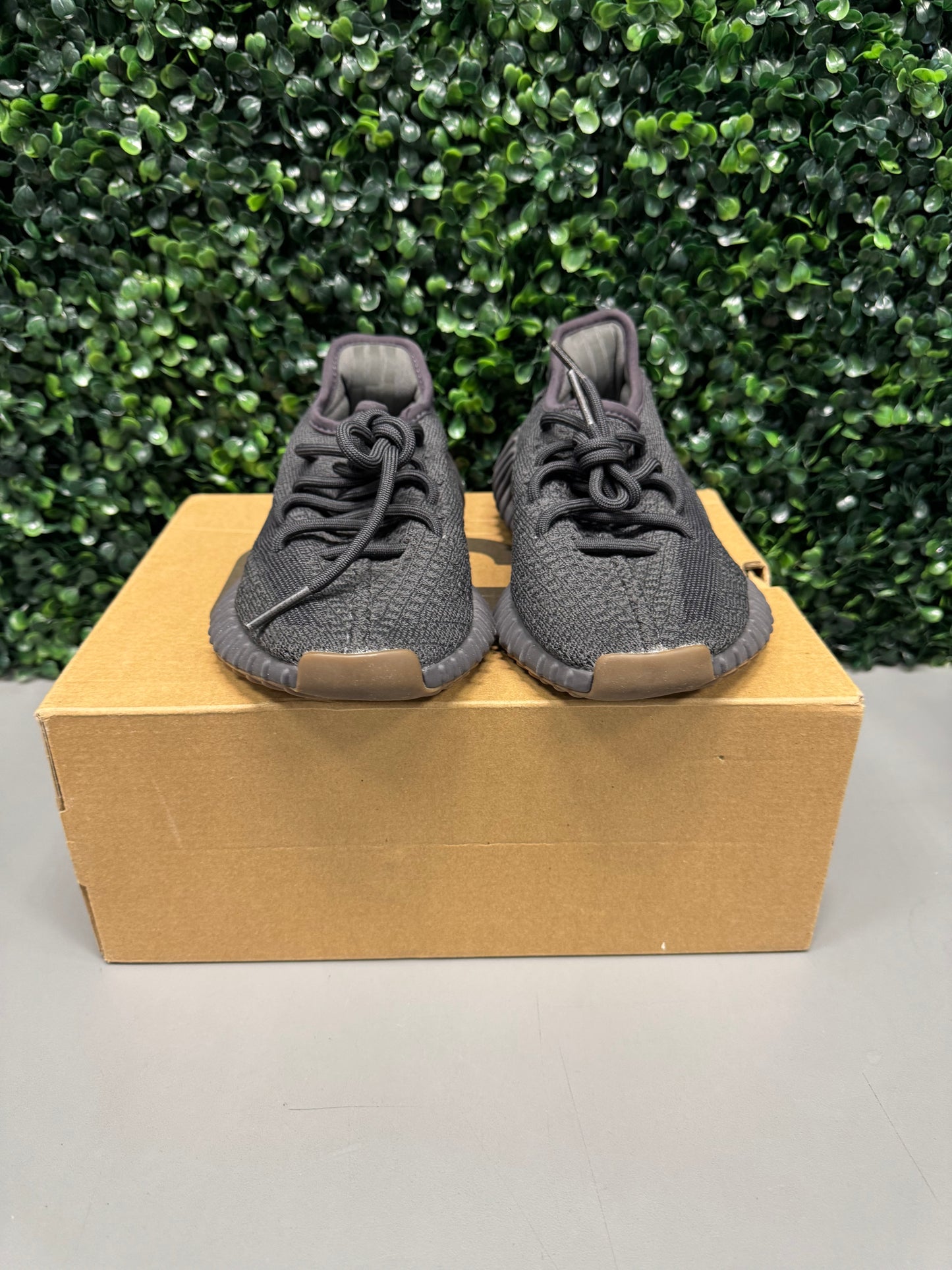 Yeezy 350 "Cinder" Size 4 Preowned