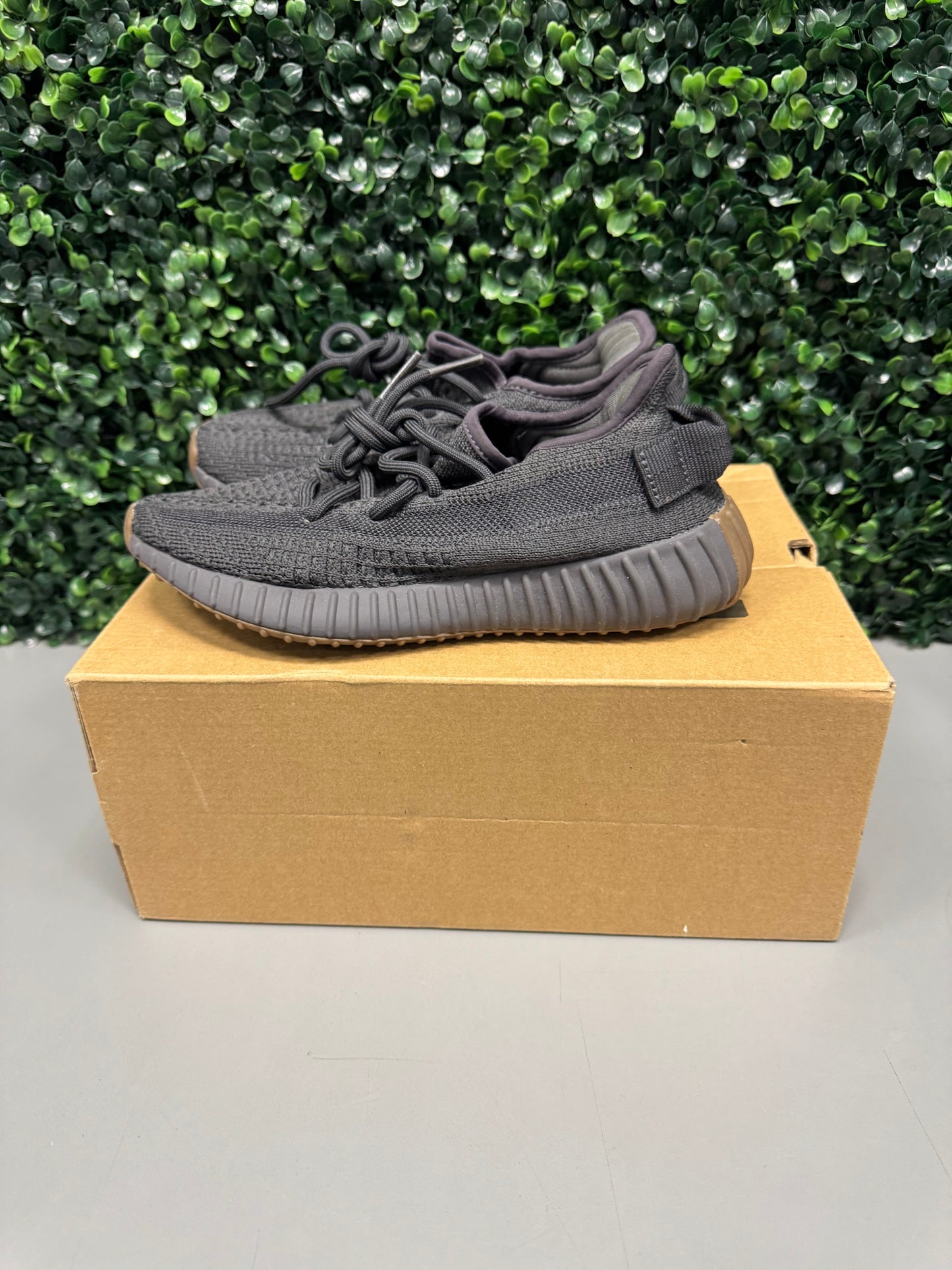 Yeezy 350 "Cinder" Size 4 Preowned