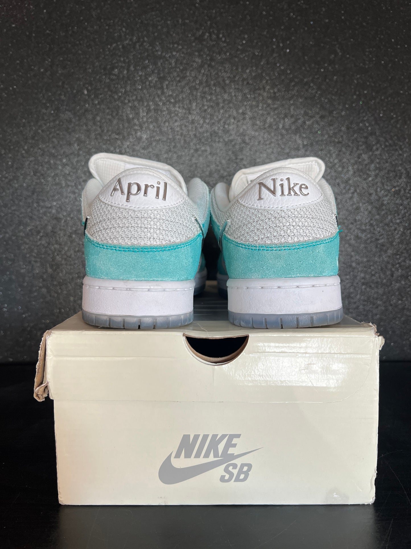 April Skateboards x Nike Dunk Low SB 'Turbo Green' Size 9 Preowned with box