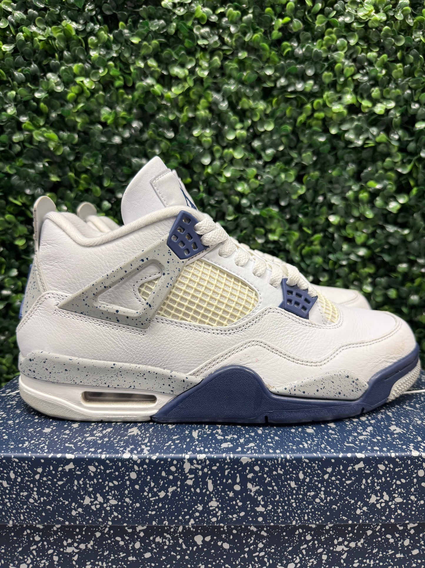 Jordan 4 "Midnight Navy" Size 9 Preowned