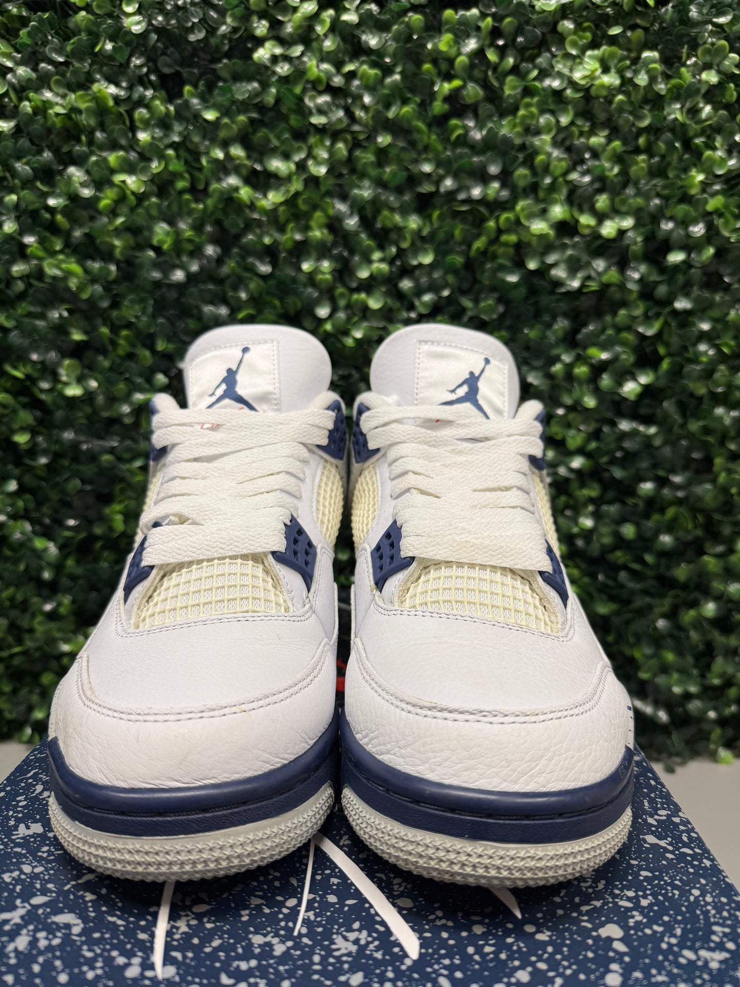 Jordan 4 "Midnight Navy" Size 9 Preowned