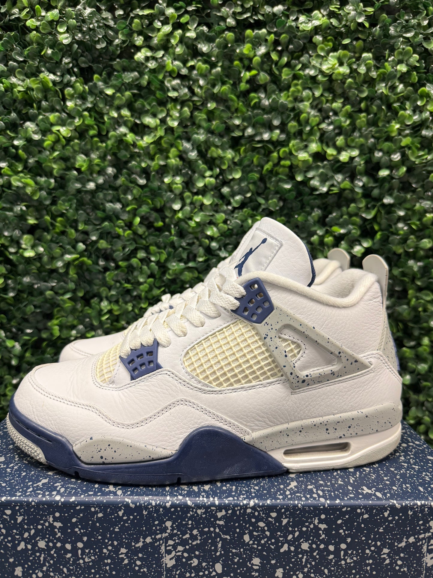 Jordan 4 "Midnight Navy" Size 9 Preowned