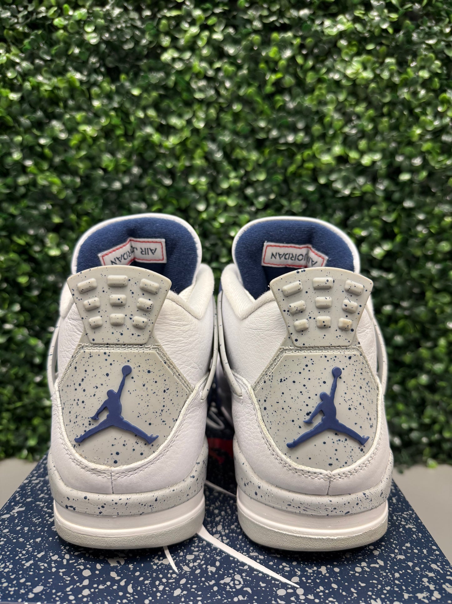 Jordan 4 "Midnight Navy" Size 9 Preowned