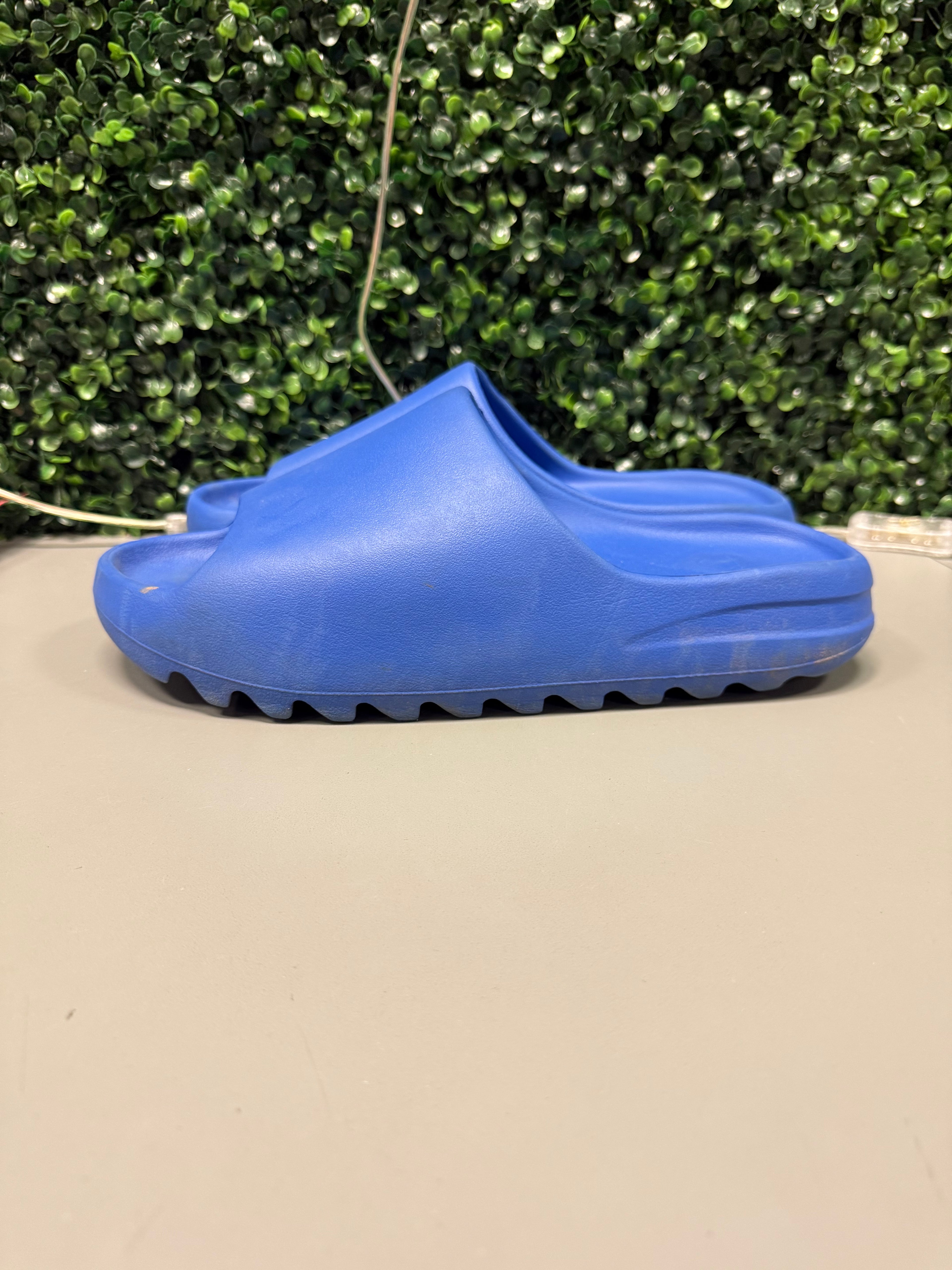 Yeezy Slide "Azure" Size 13 Preowned