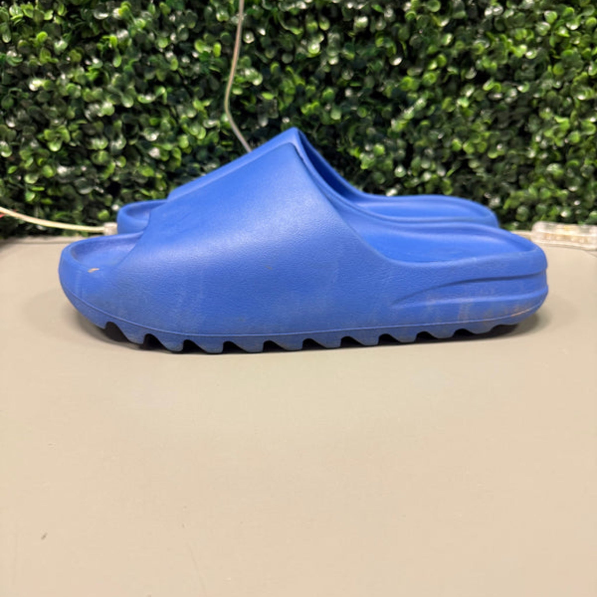 Yeezy Slide "Azure" Size 13 Preowned