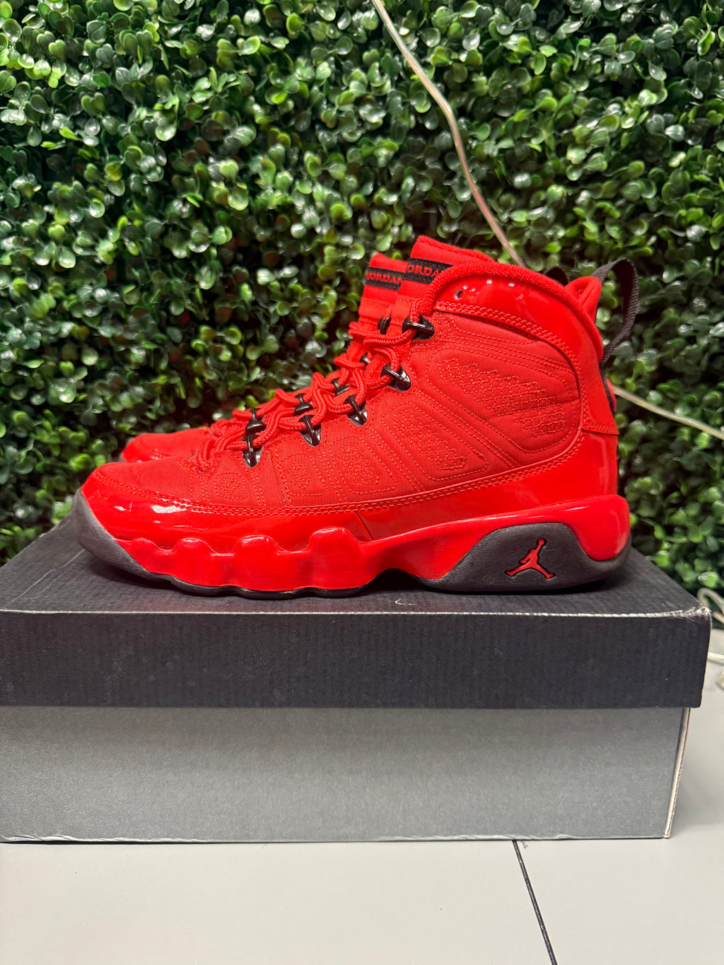 Jordan 9 "Chile Red" Size 5Y Preowned