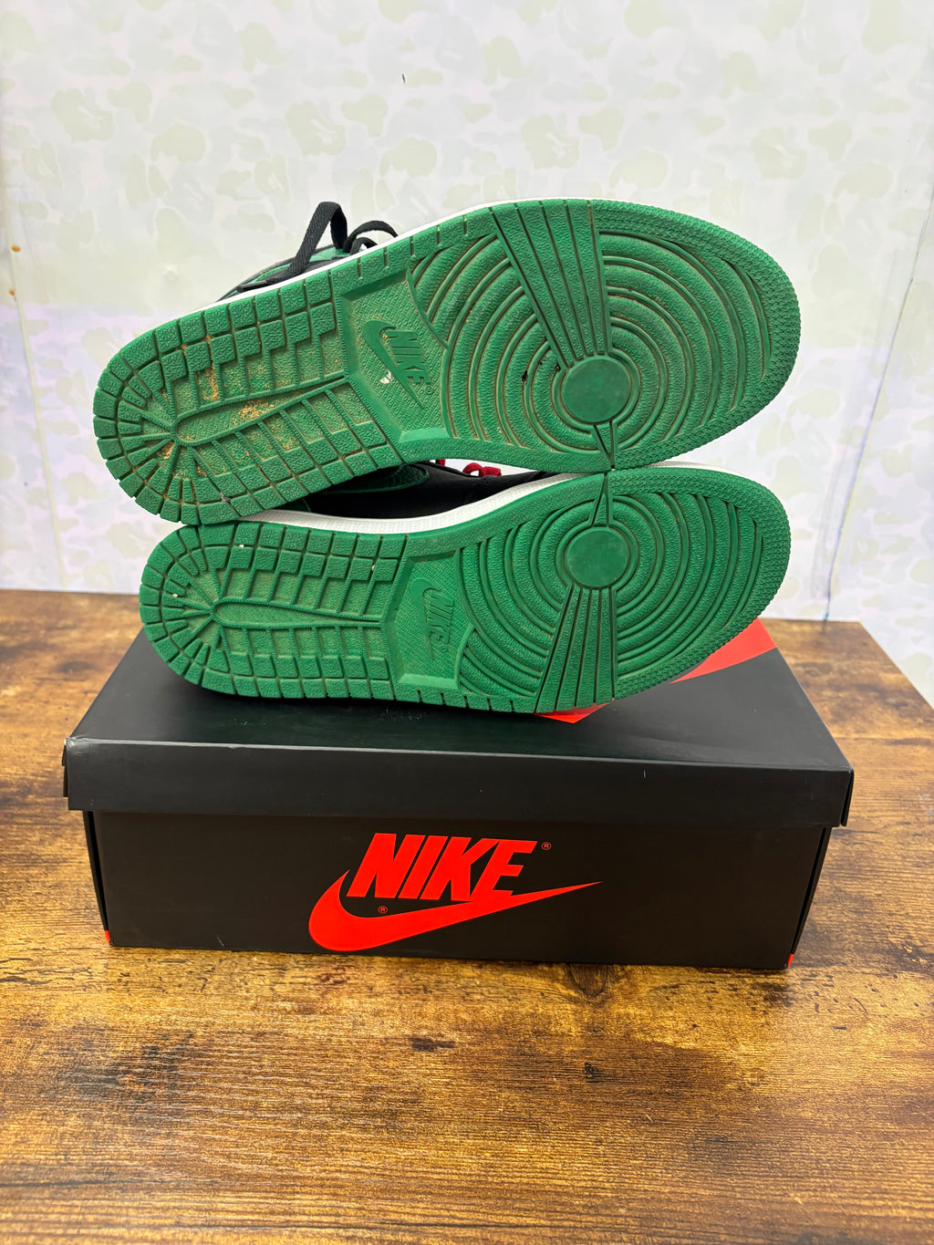 Jordan 1 “Pine Green Black” Size 8.5 Preowned