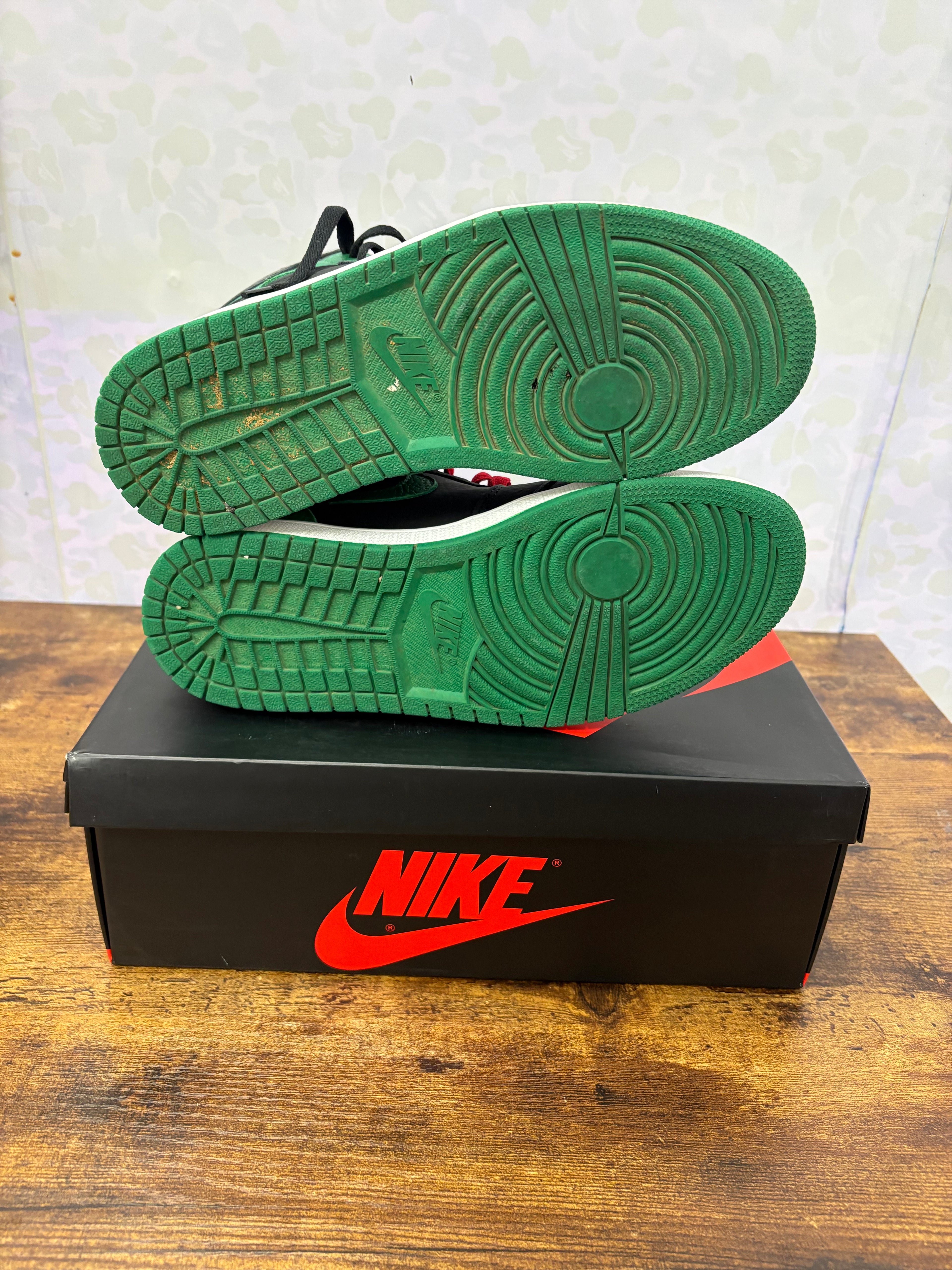 Jordan 1 “Pine Green Black” Size 8.5 Preowned