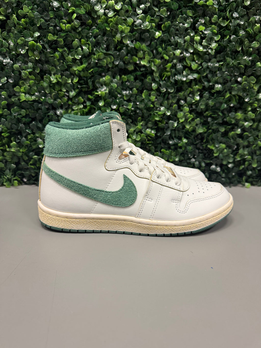 Nike Jordan Air Ship PE SP A Ma Maniére "Green Stone" Size 7.5 Preowned