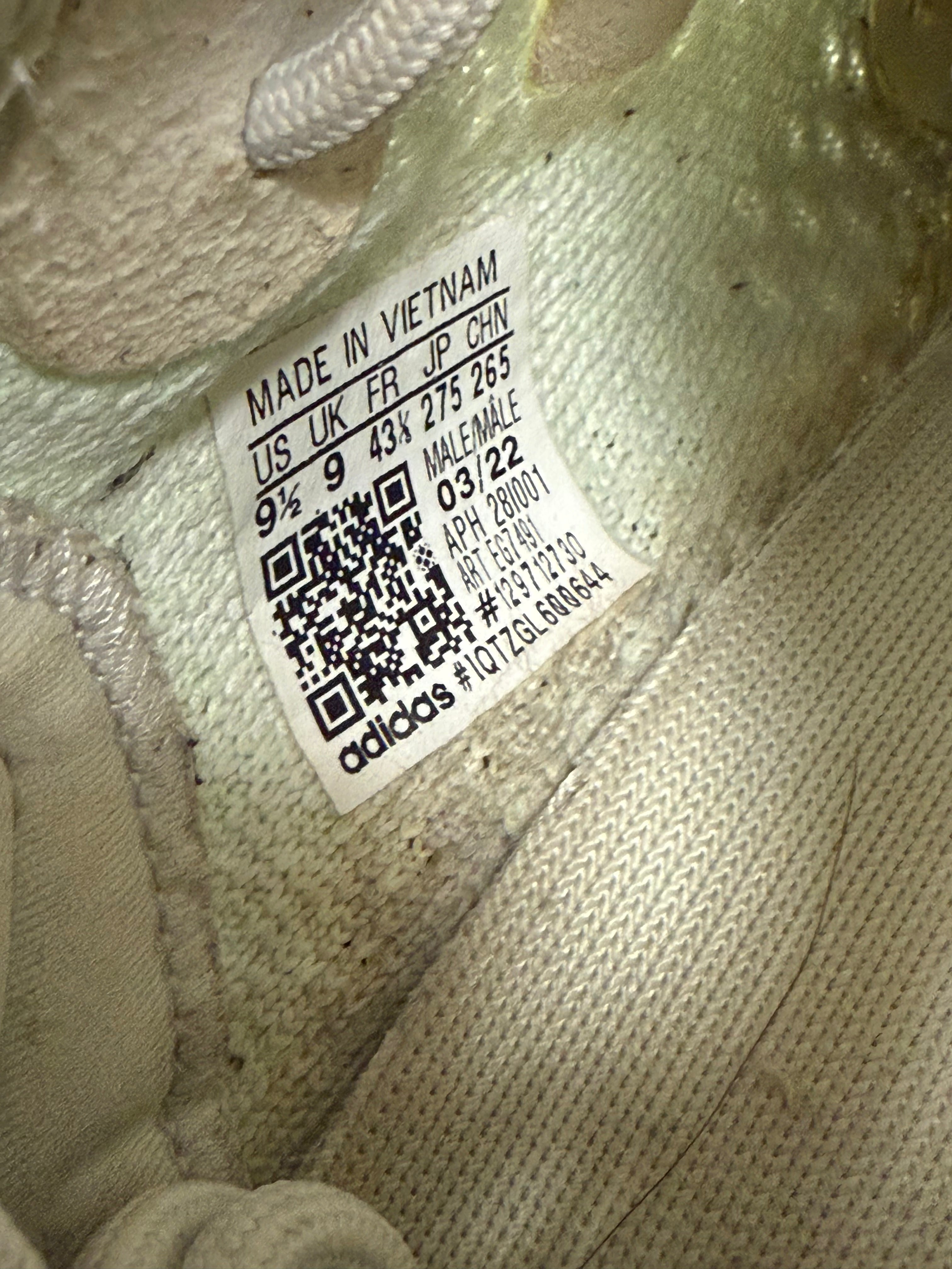 Yeezy 350 V2 "Hyperspace" Size 9.5 Preowned