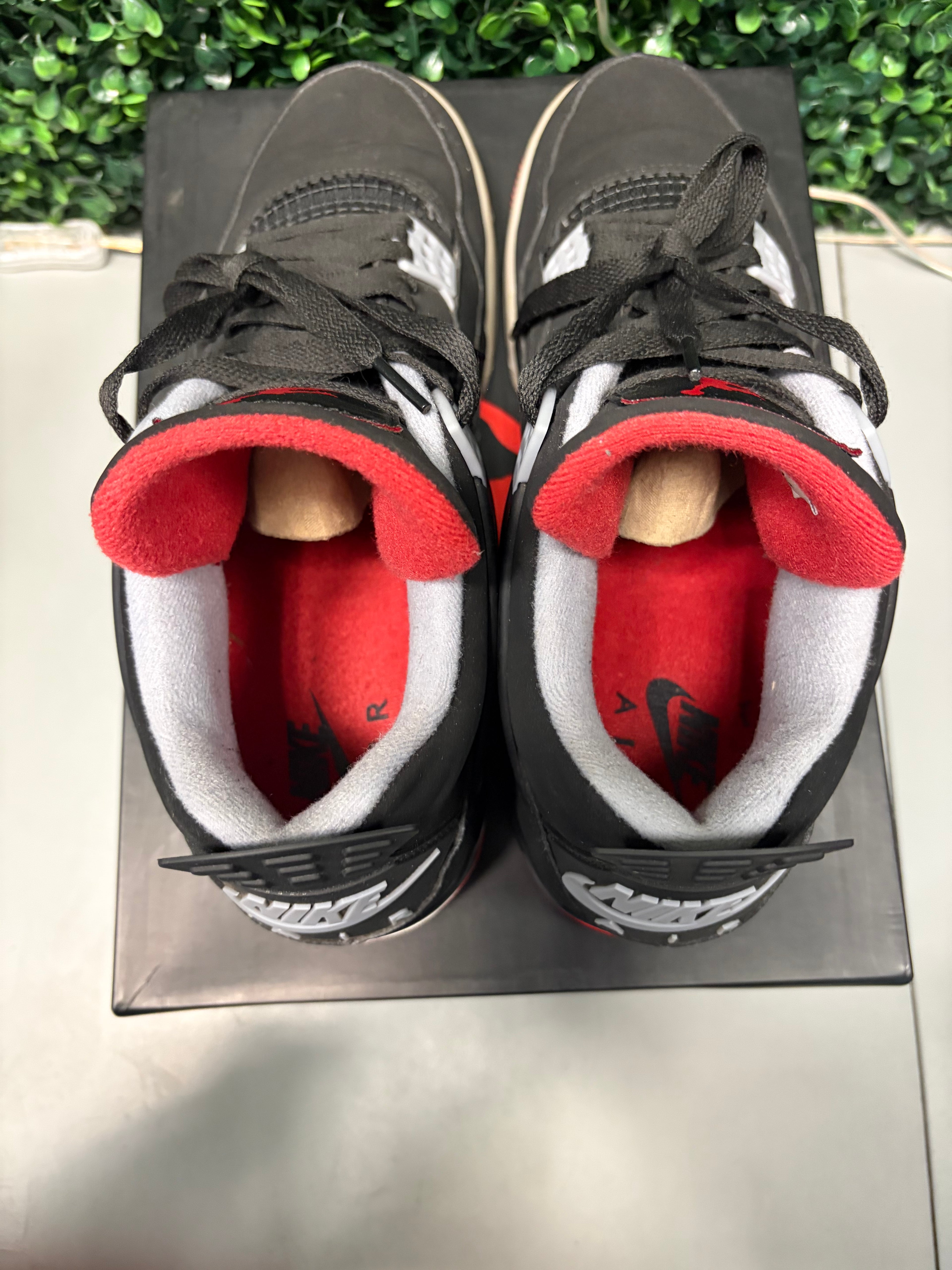 Jordan 4 Retro "Bred" (2019) Size 11 Preowned