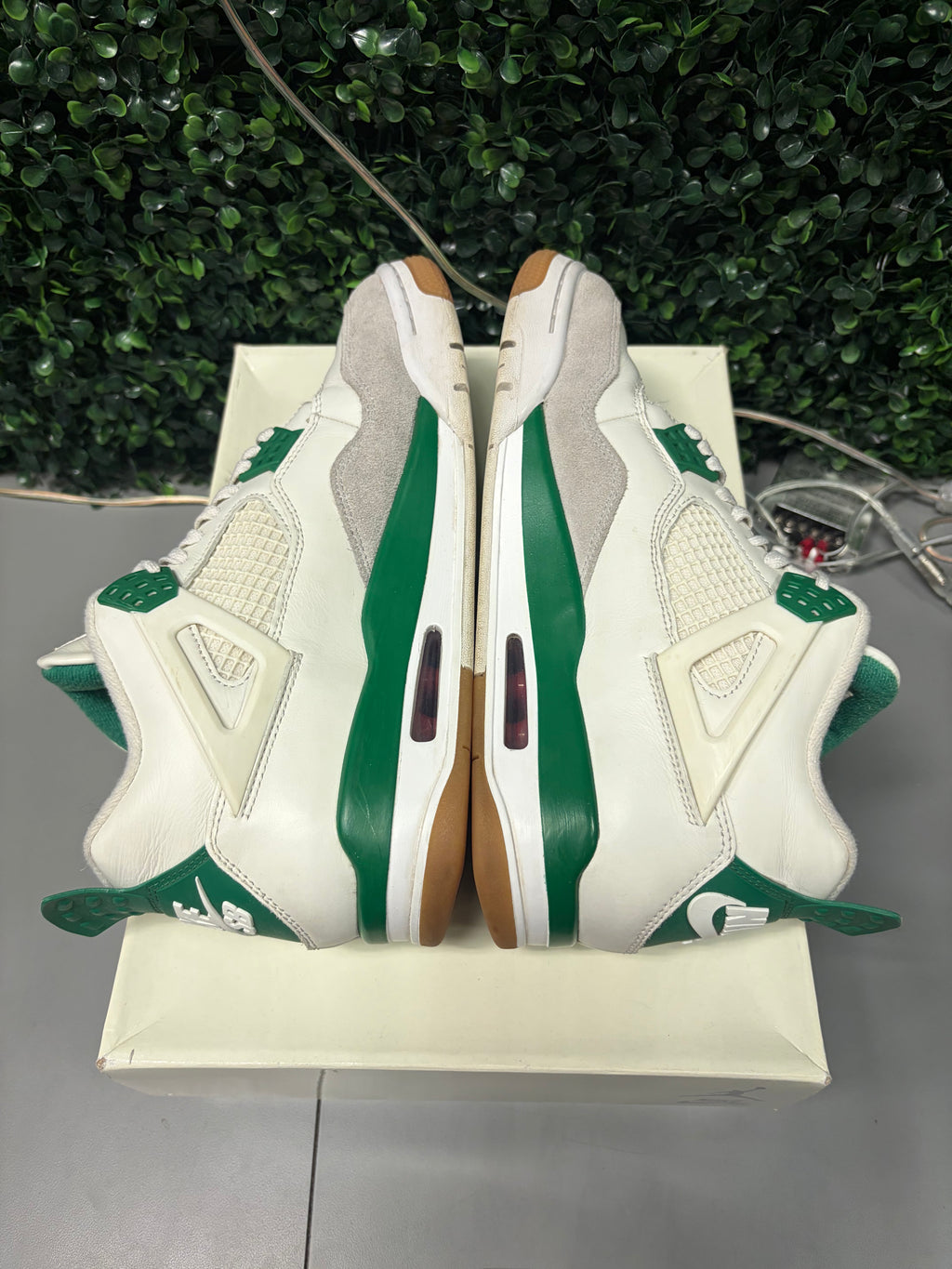 Jordan 4 SB "Pine Green" Size 9.5 Preowned