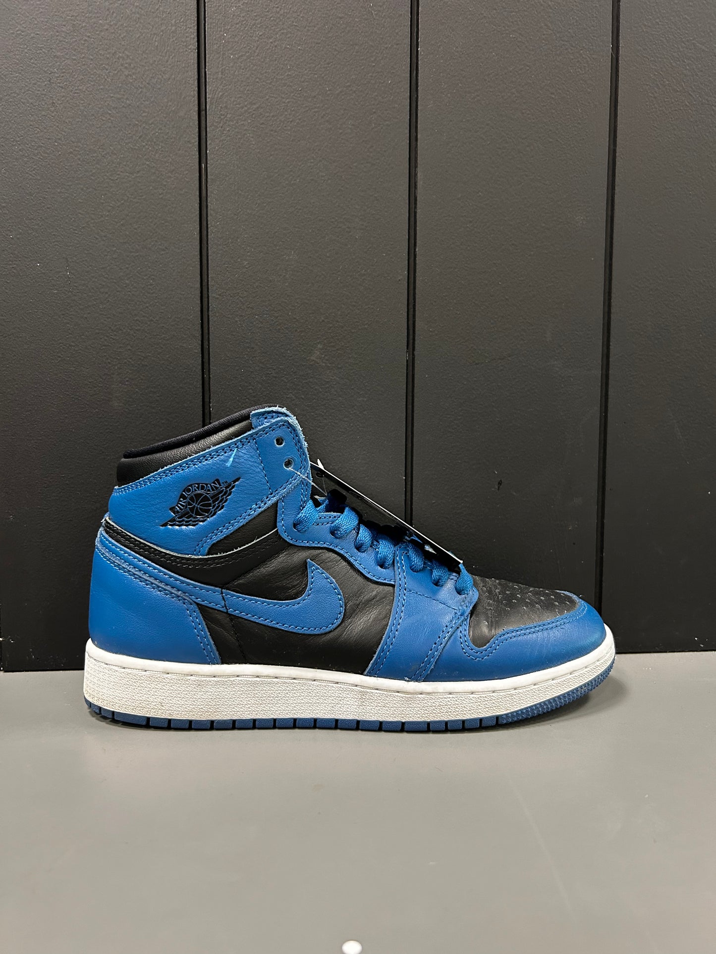 Jordan 1 High "Marina Blue" Size 5.5Y / 7W Preowned