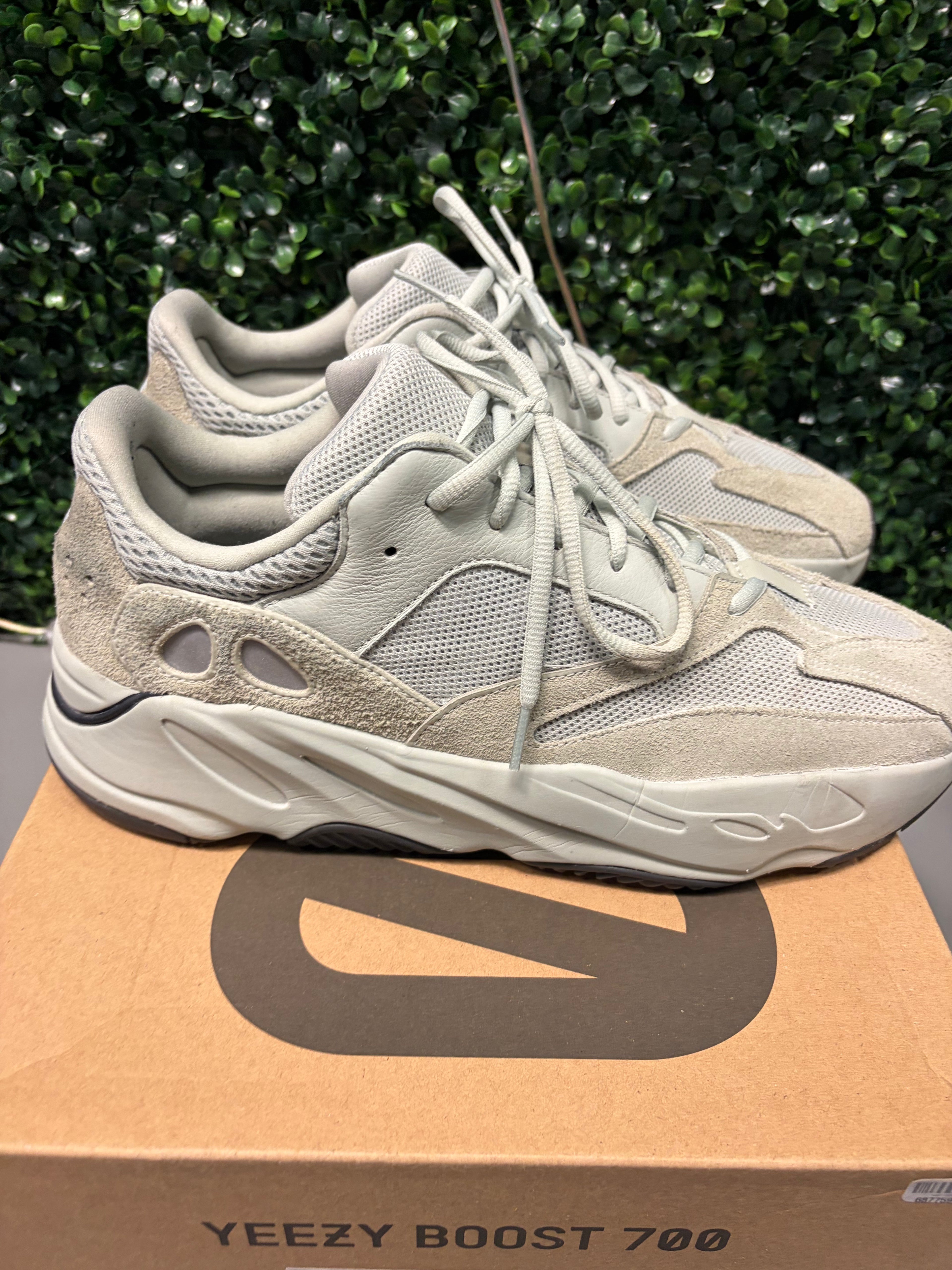 Yeezy 700 "Salt" Size 13 Preowned