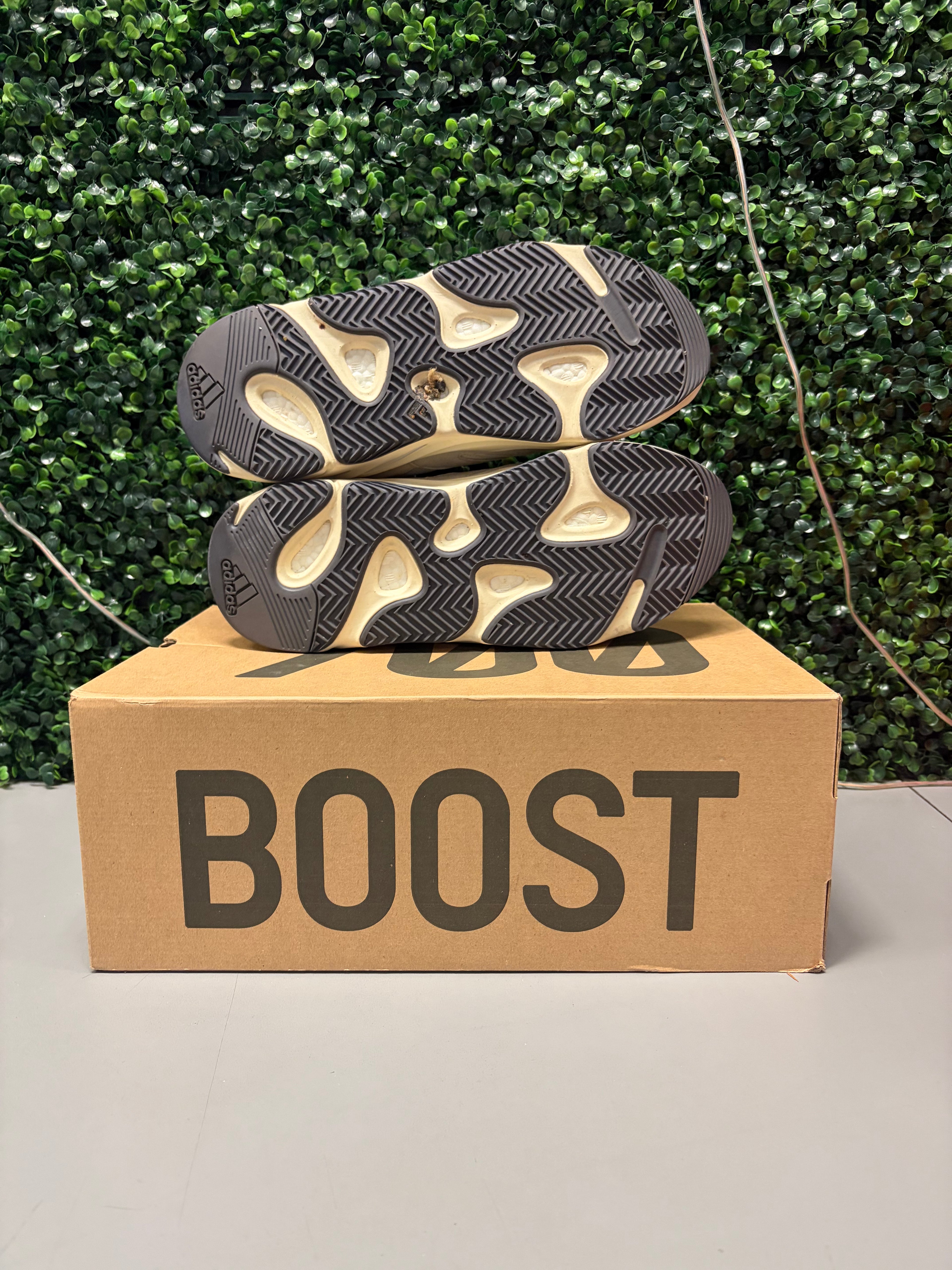 Yeezy Boost 700 "Analog" Size 13 Preowned