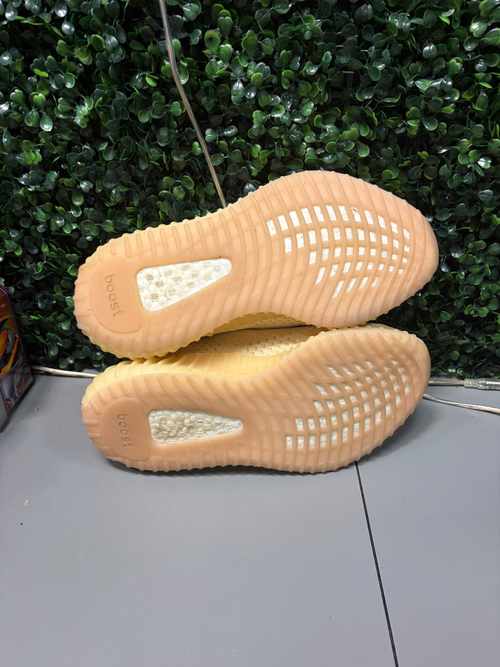 adidas Yeezy Boost 350 V2 "Linen" Size 9 Preowned