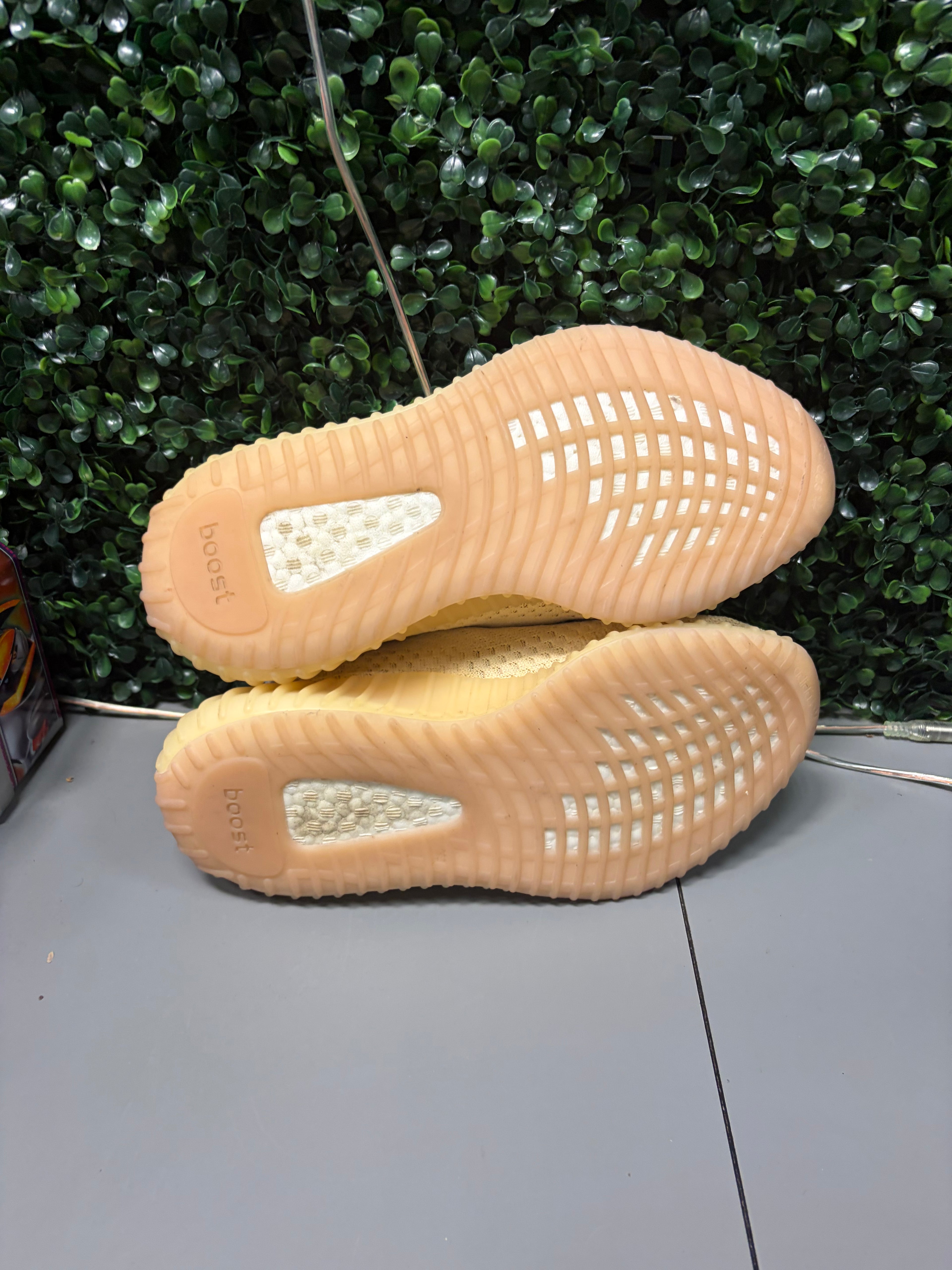 adidas Yeezy Boost 350 V2 "Linen" Size 9 Preowned