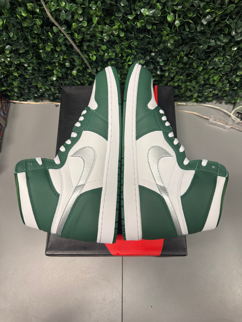 Jordan 1 Retro High OG Gorge Green "Size 13 Preowned