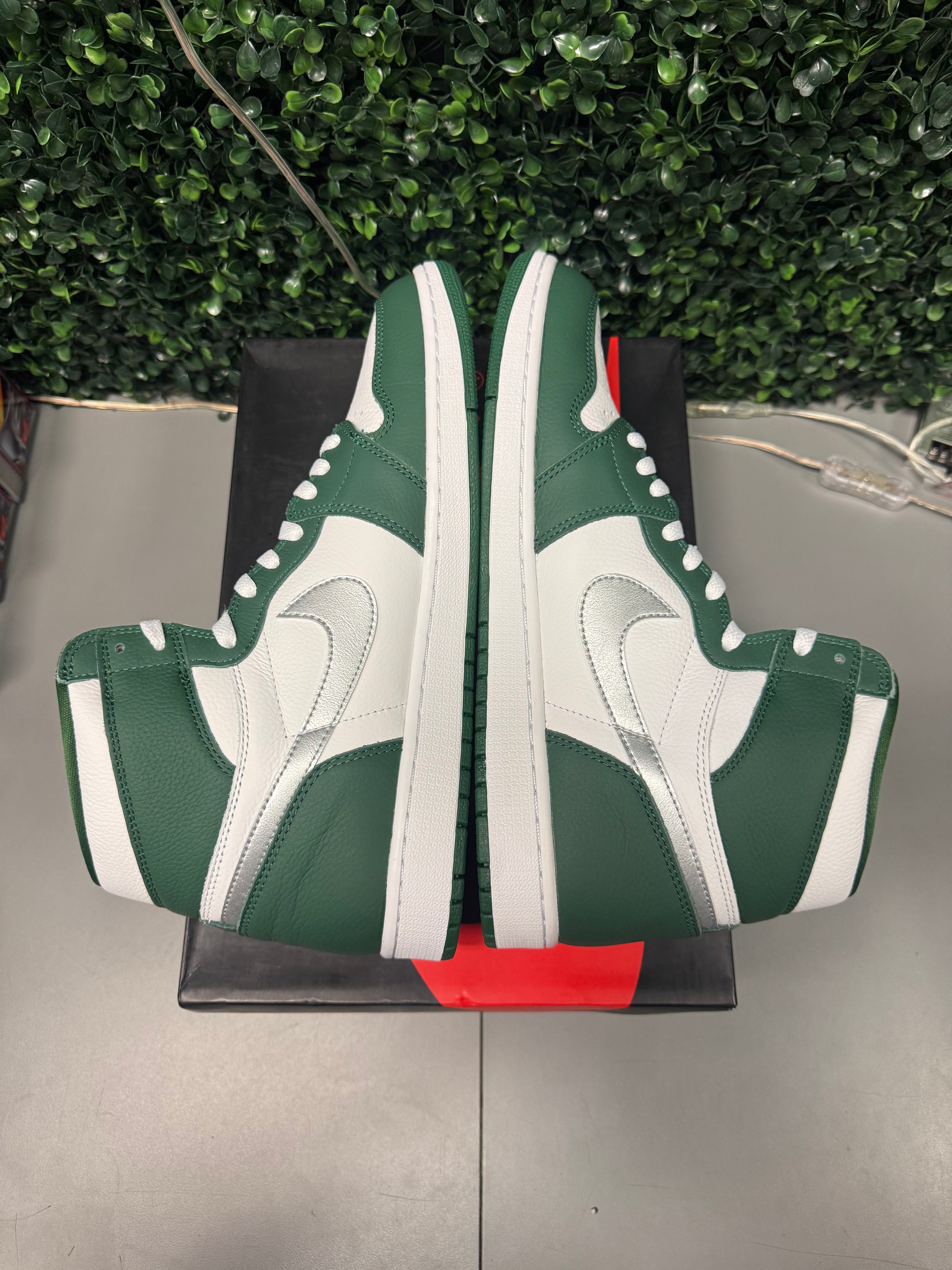 Jordan 1 Retro High OG Gorge Green "Size 13 Preowned