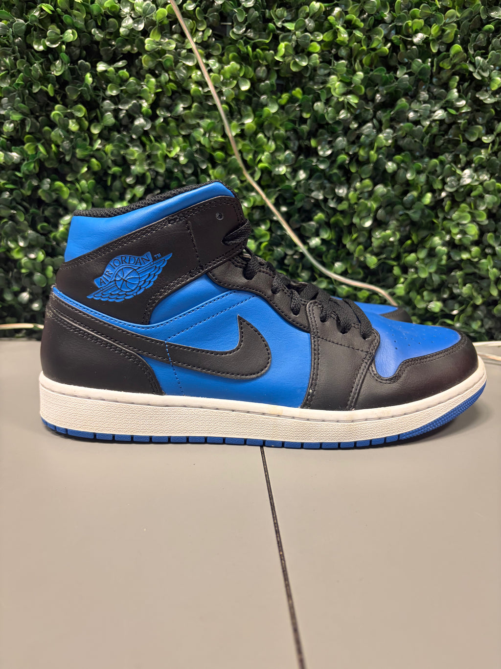 Jordan 1 Mid "Black Royal Blue" Size 10 Preowned (NO BOX)