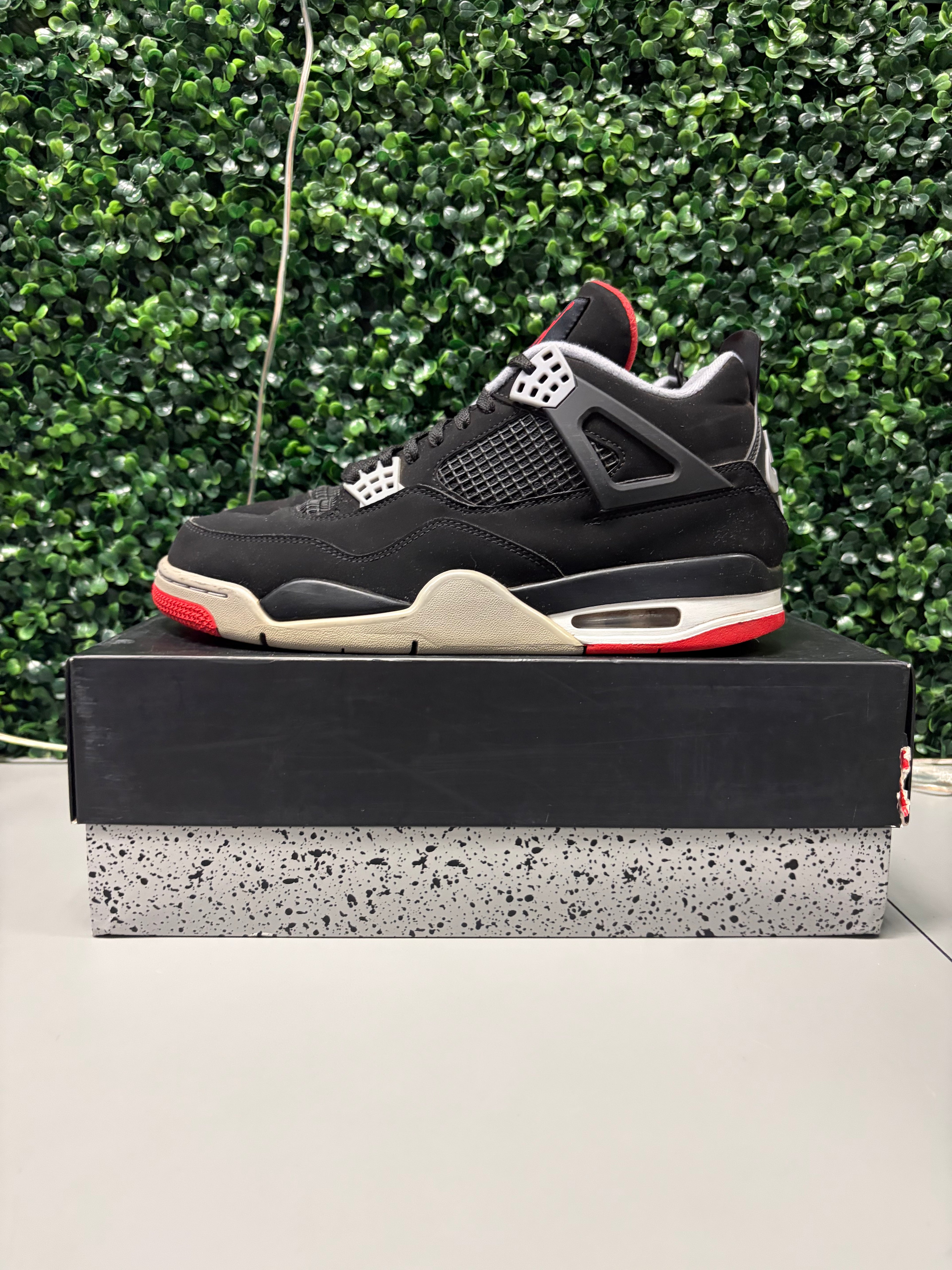 Jordan 4 Retro "Bred" (2019) Size 11 Preowned