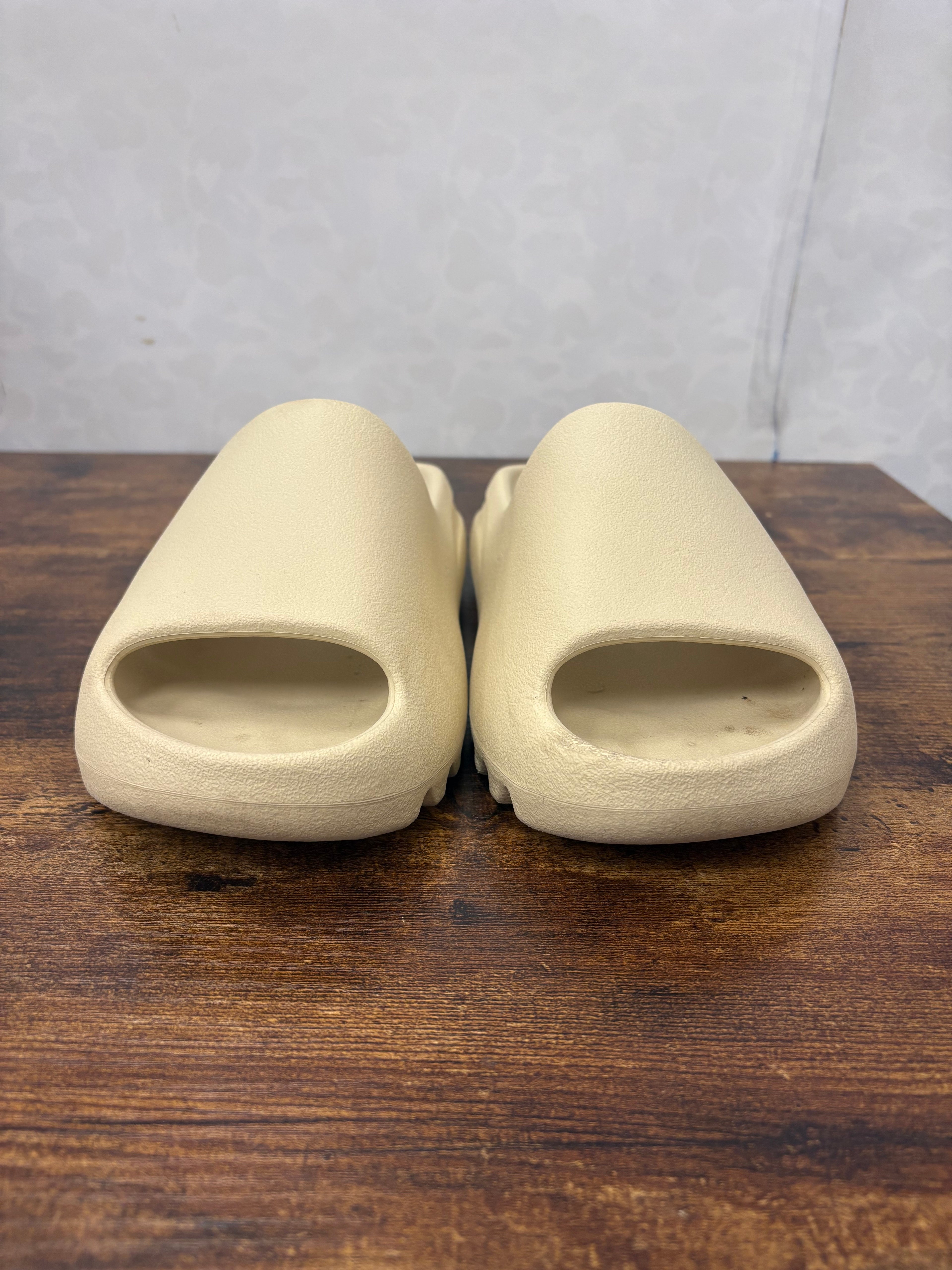 Yeezy Slide “Bone” Preowned Size 7M