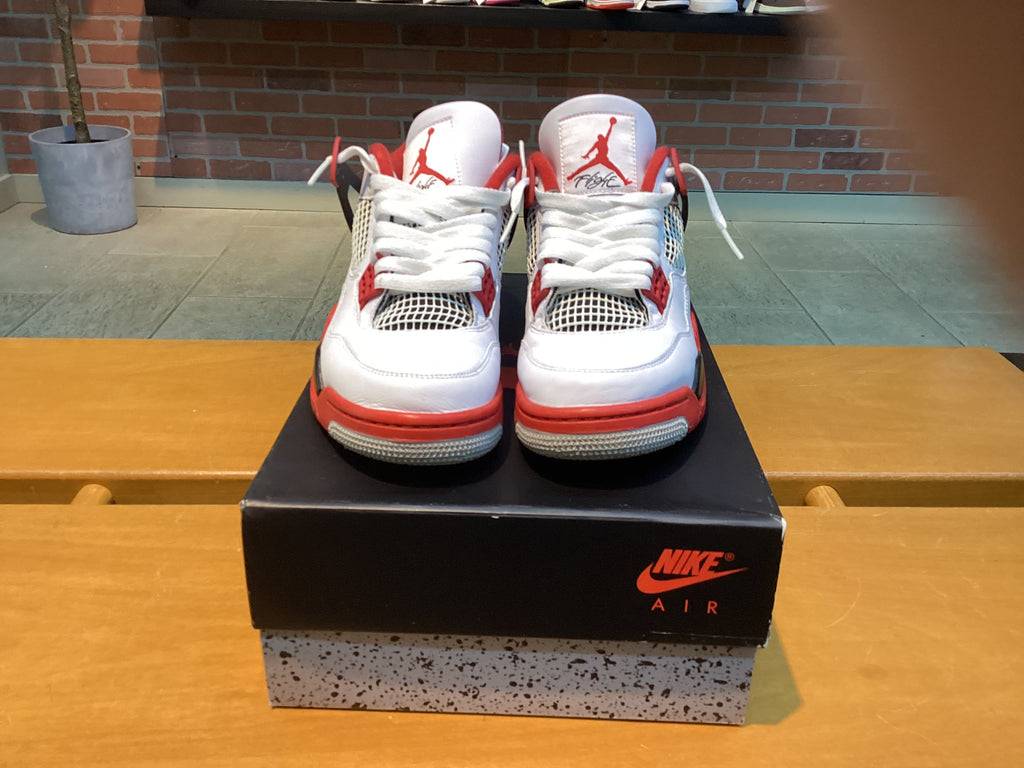 Jordan 4 Fire Red Size 8 Preowned