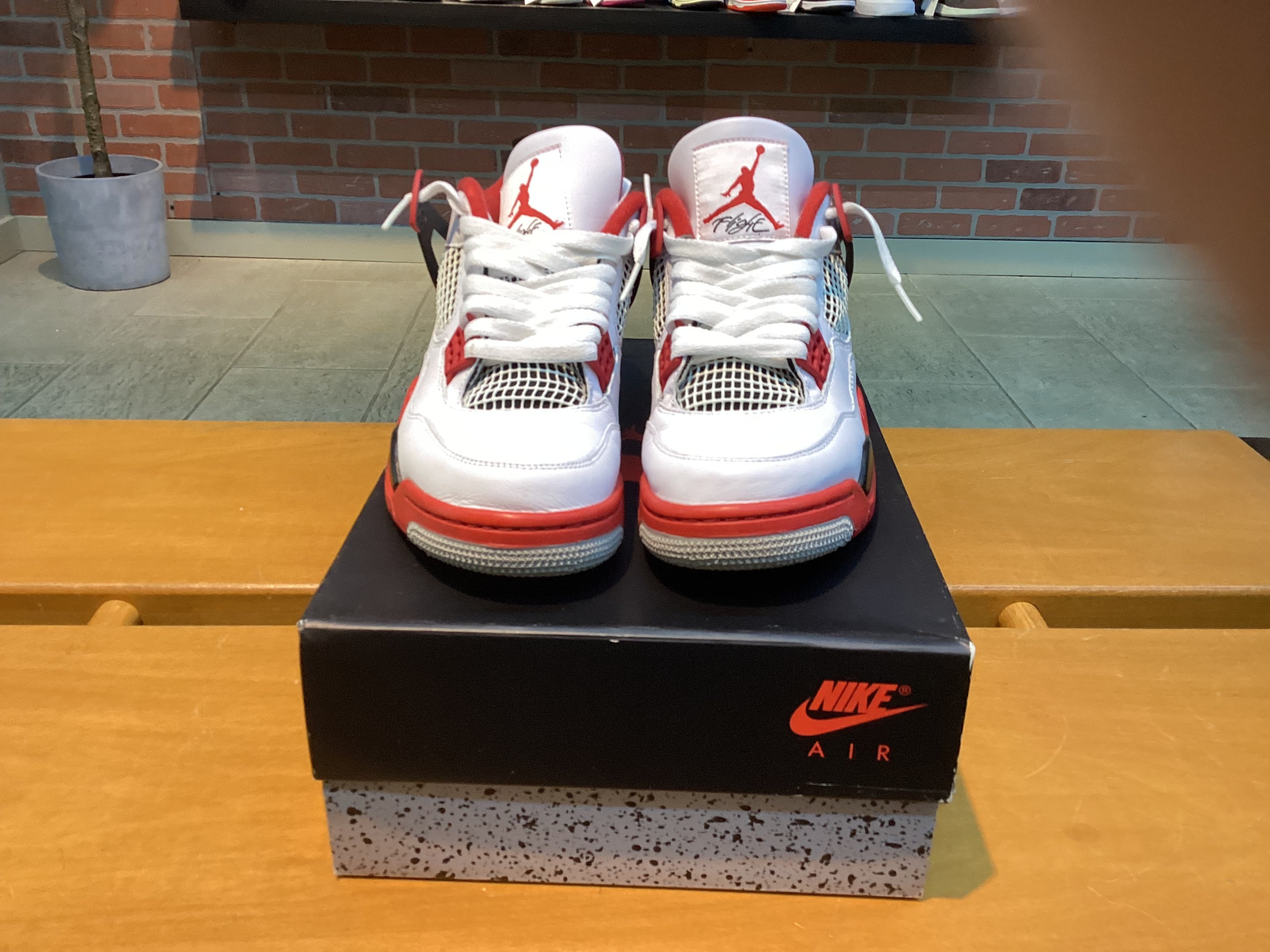 Jordan 4 Fire Red Size 8 Preowned