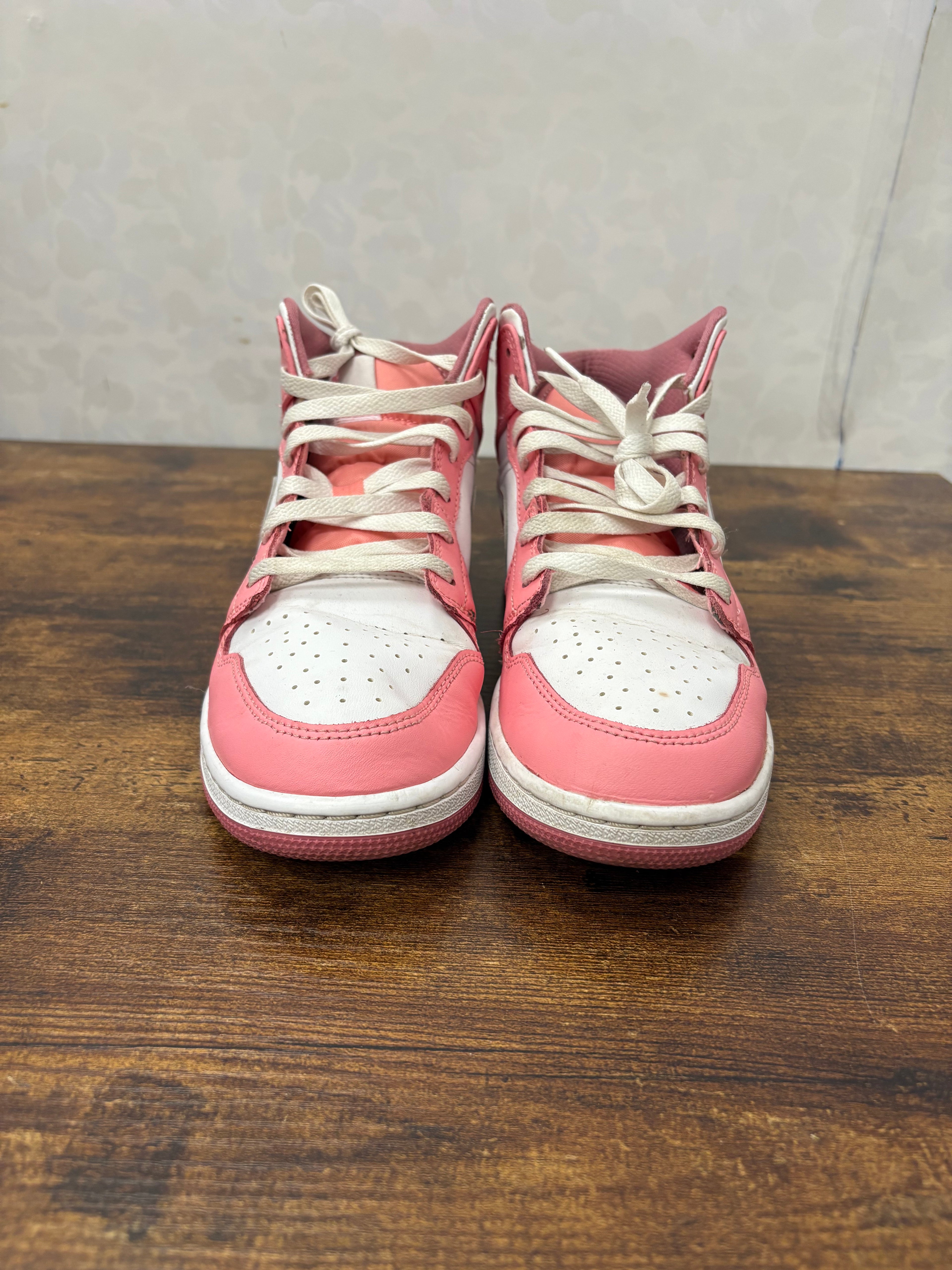 Jordan 1 Mid “Valentines Day” Size 7Y Preowned
