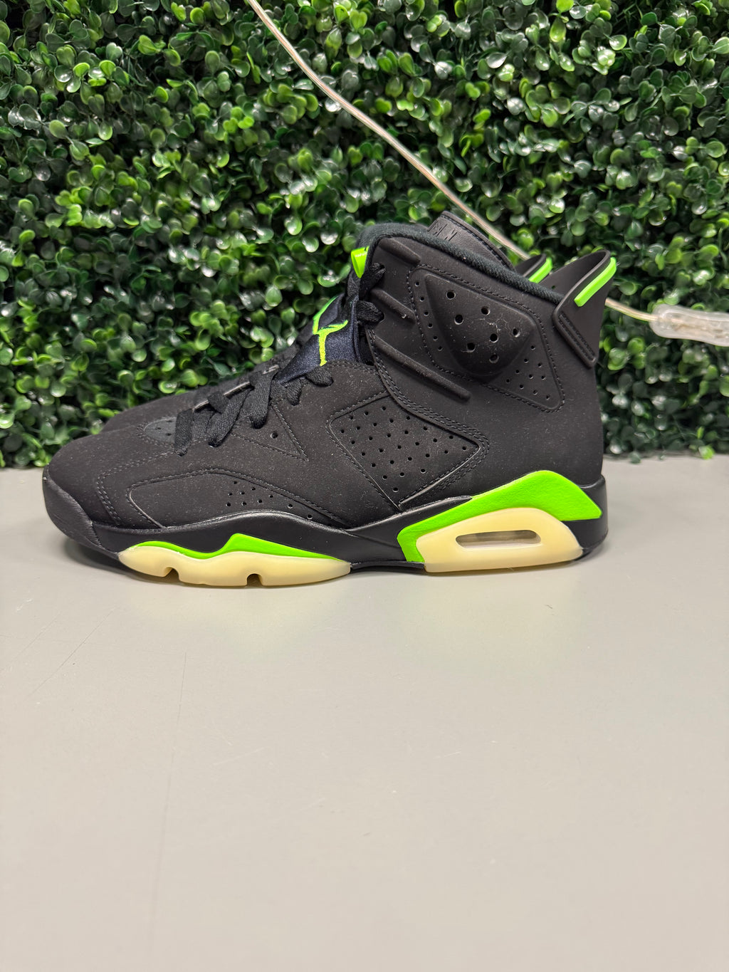 Jordan 6 "Electric Green" Size 8.5 Preowned