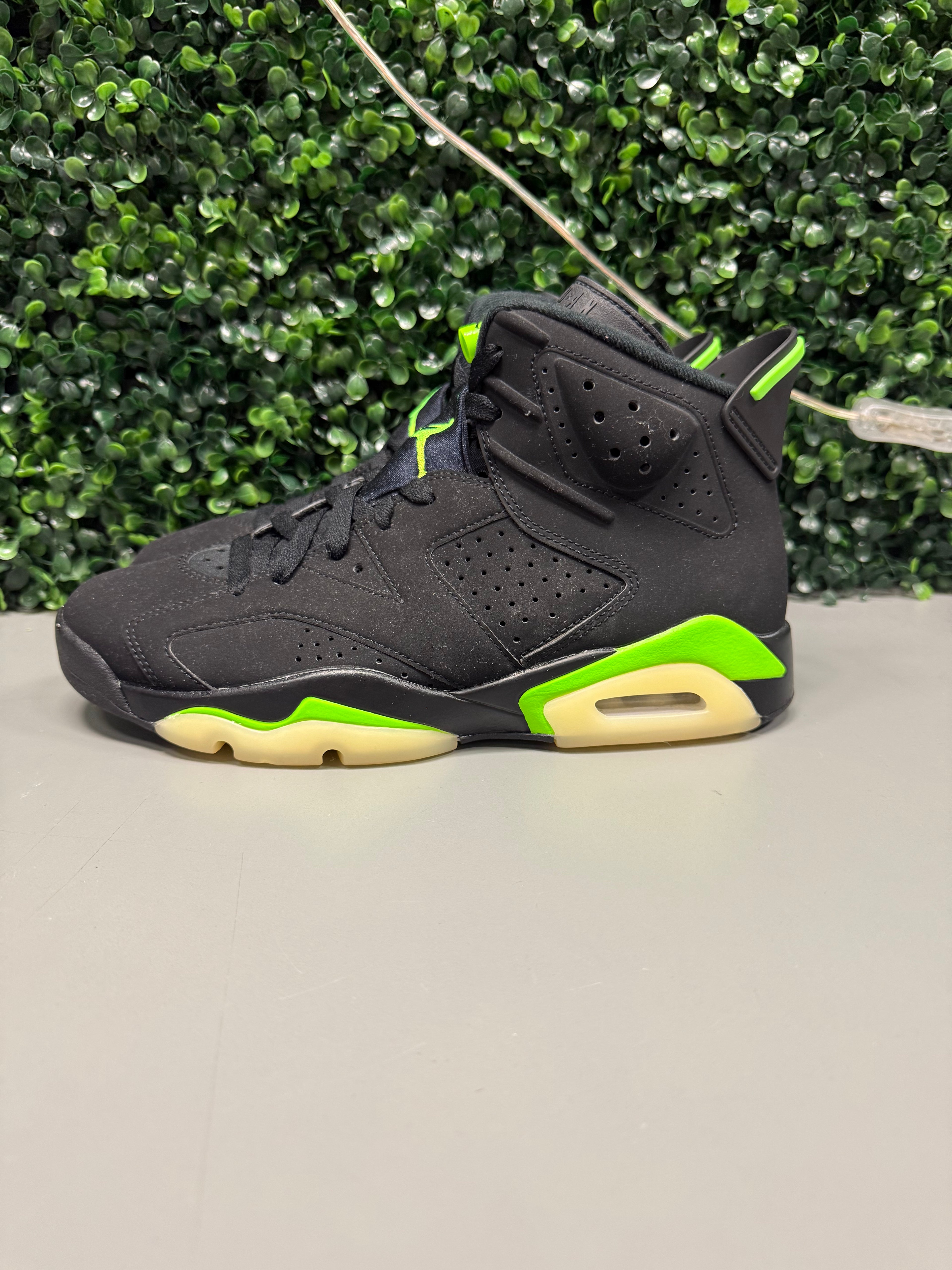Jordan 6 "Electric Green" Size 8.5 Preowned