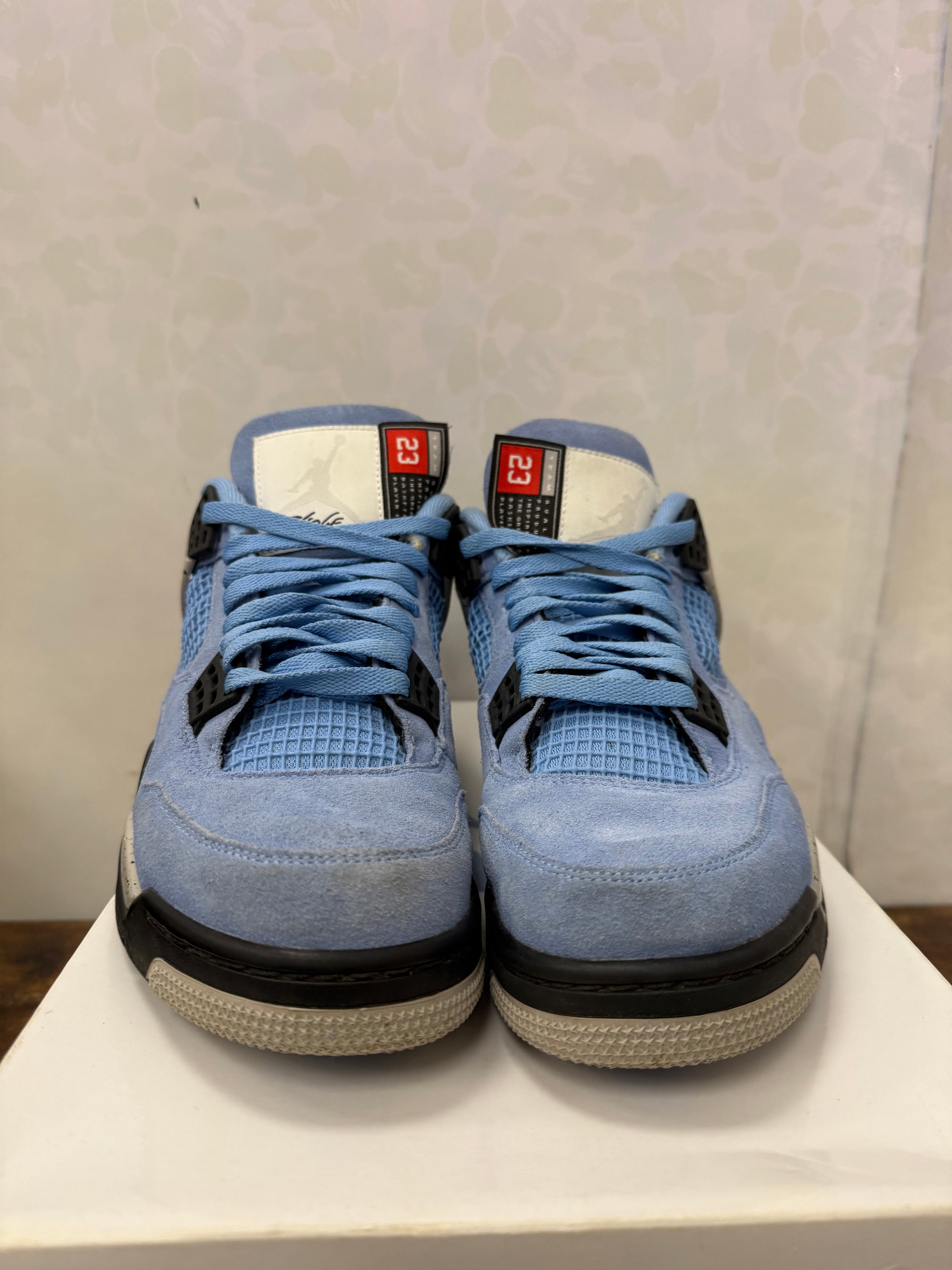Jordan 4 “University Blue” Size 9 Preowned