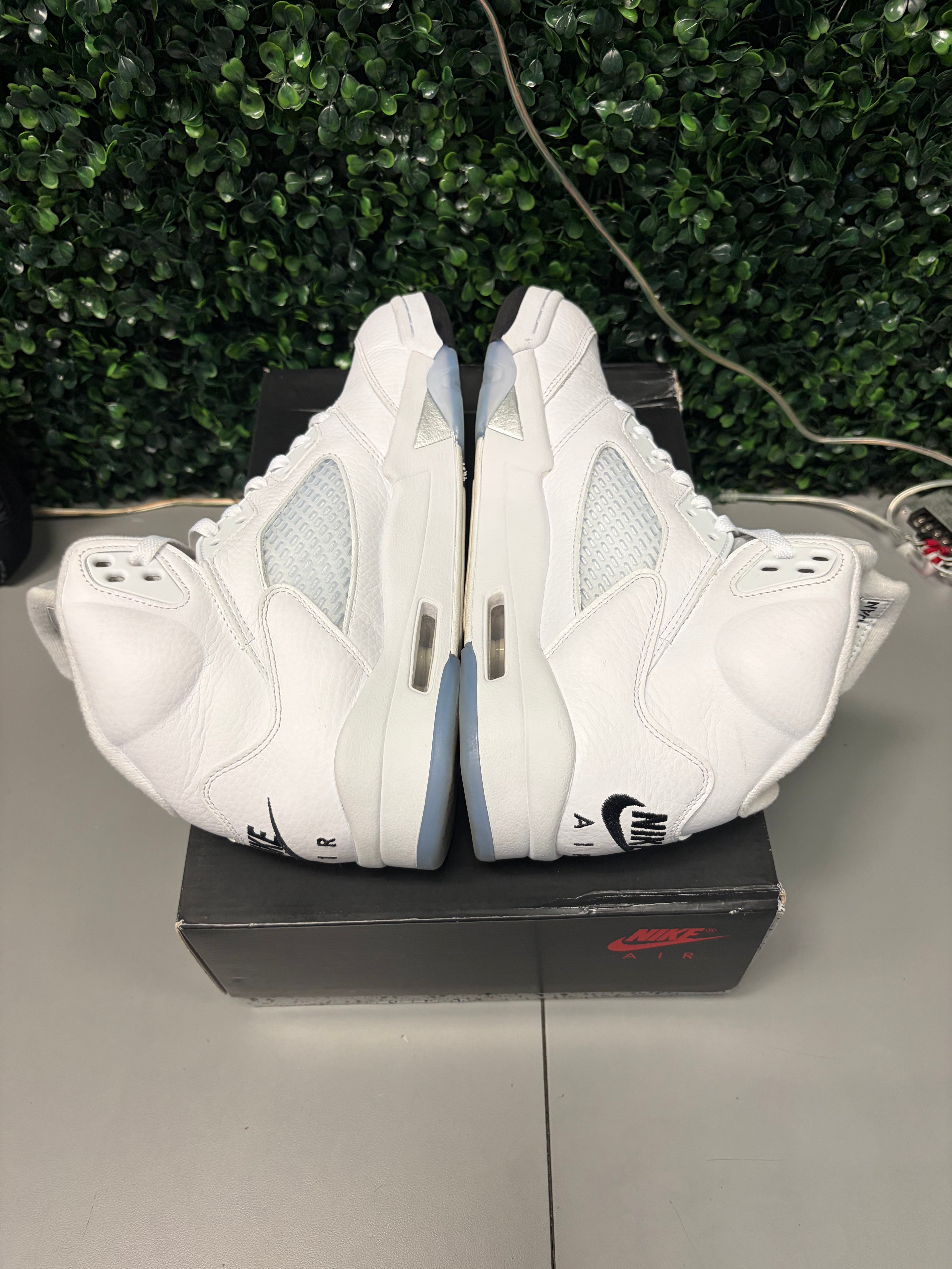 Jordan 5 Retro "White Metallic" Size 9.5 Preowned