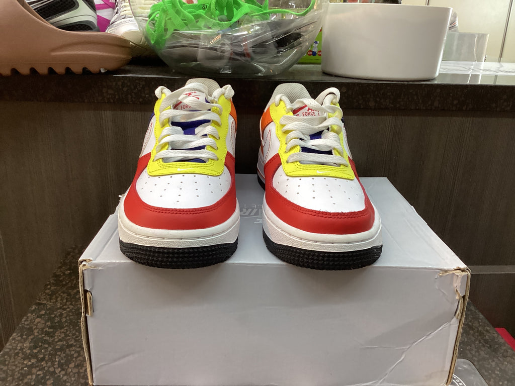 NIKE AIR FORCE 1 LOW ‘07 LV8 Lightly Worn Size 4.5Y