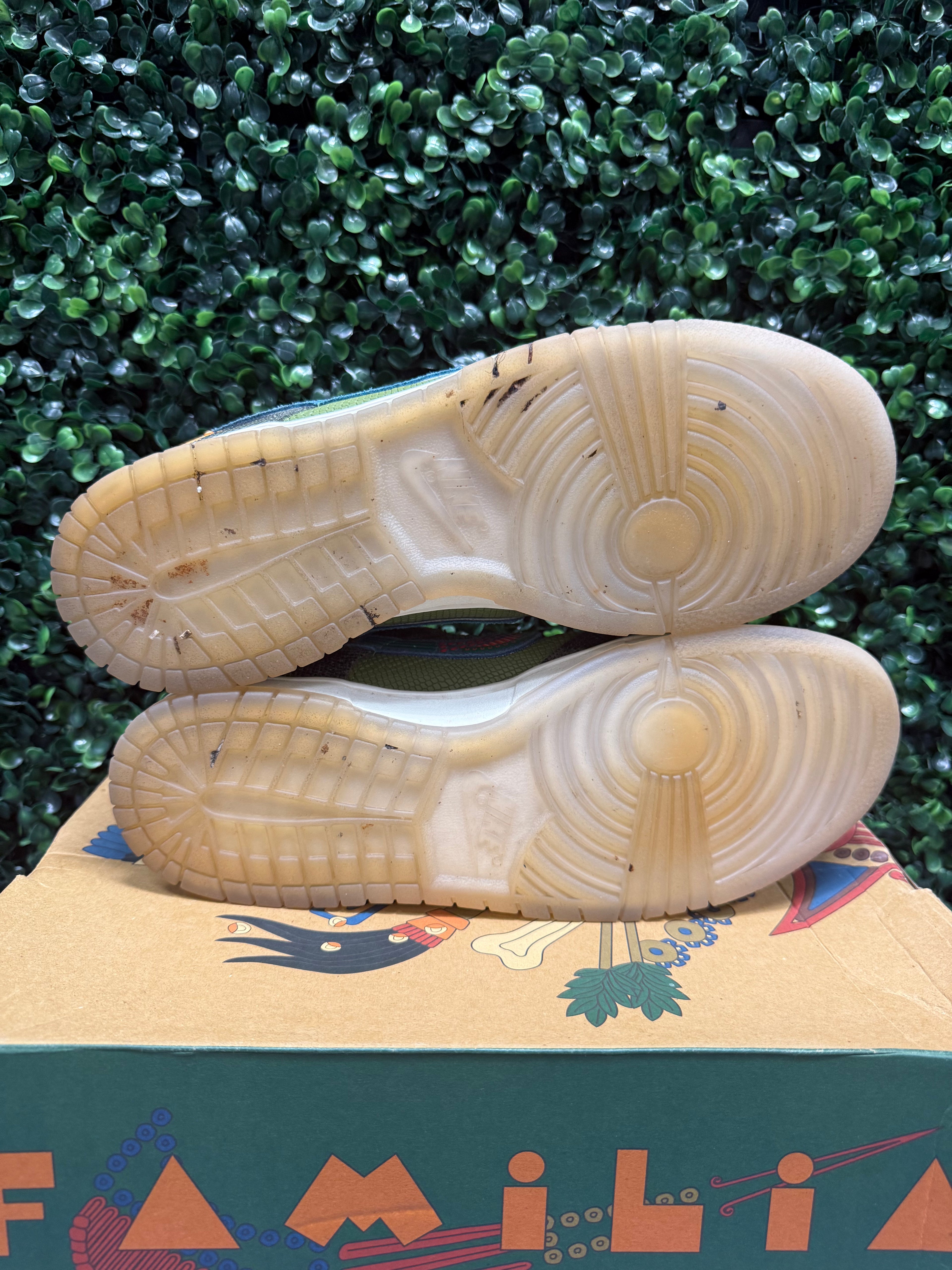 Nike Dunk Low "Siempre Familia" Size 9.5 Preowned