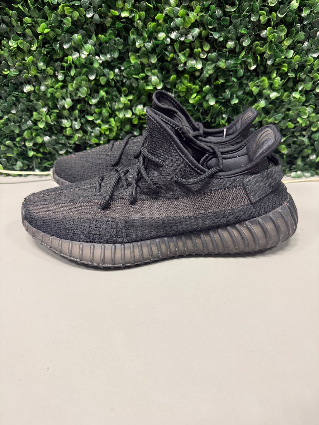 Adidas Yeezy Boost 350 V2 "Onyx" Size 10.5 Preowned