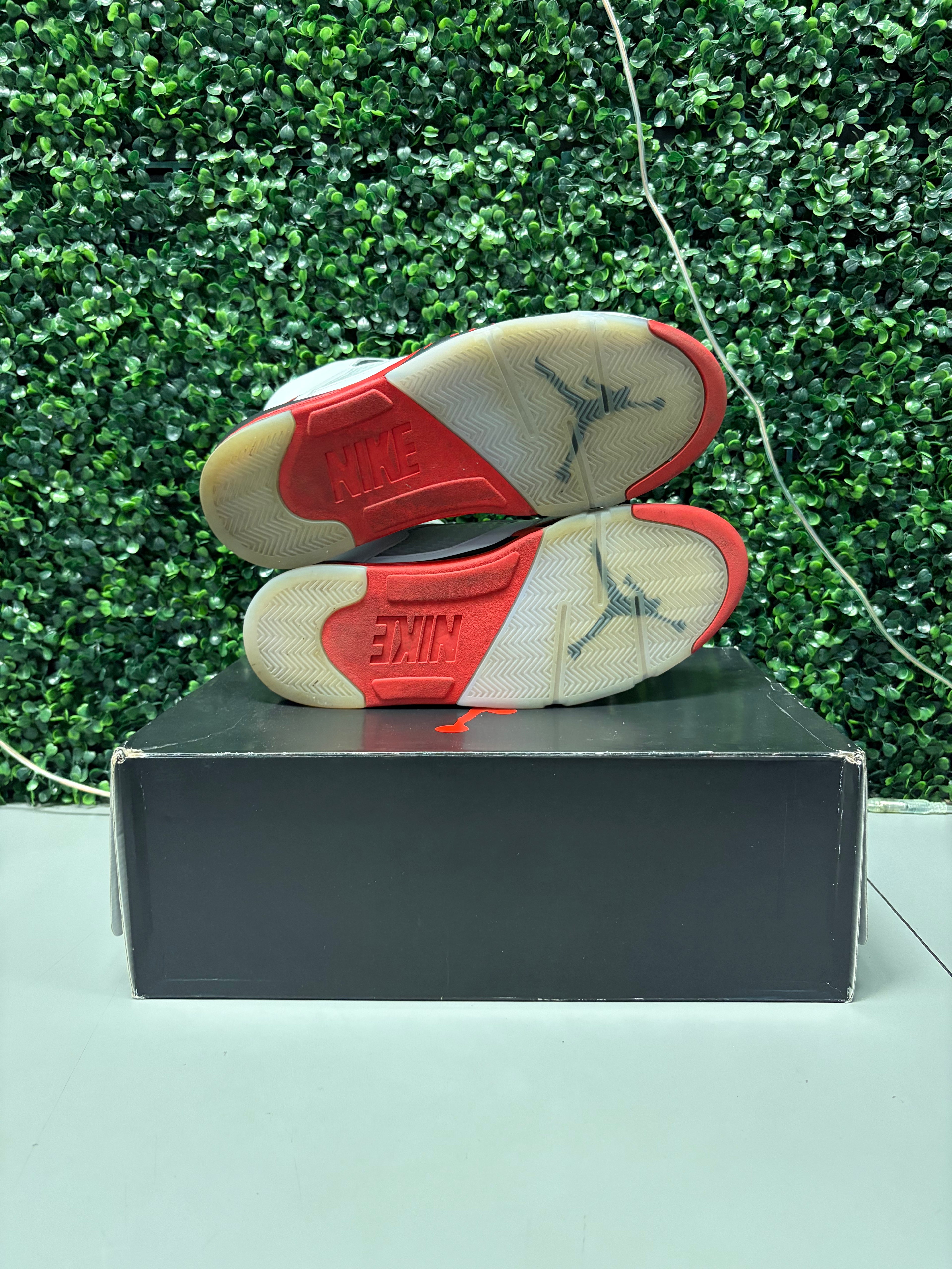 Jordan 5 Retro "Fire Red Black Tongue" (2025) Size 13 Preowned
