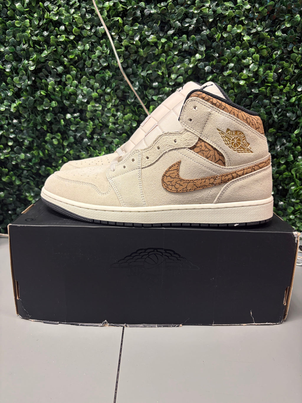 Jordan 1 Mid SE "Brown Elephant" Size 12 Preowned
